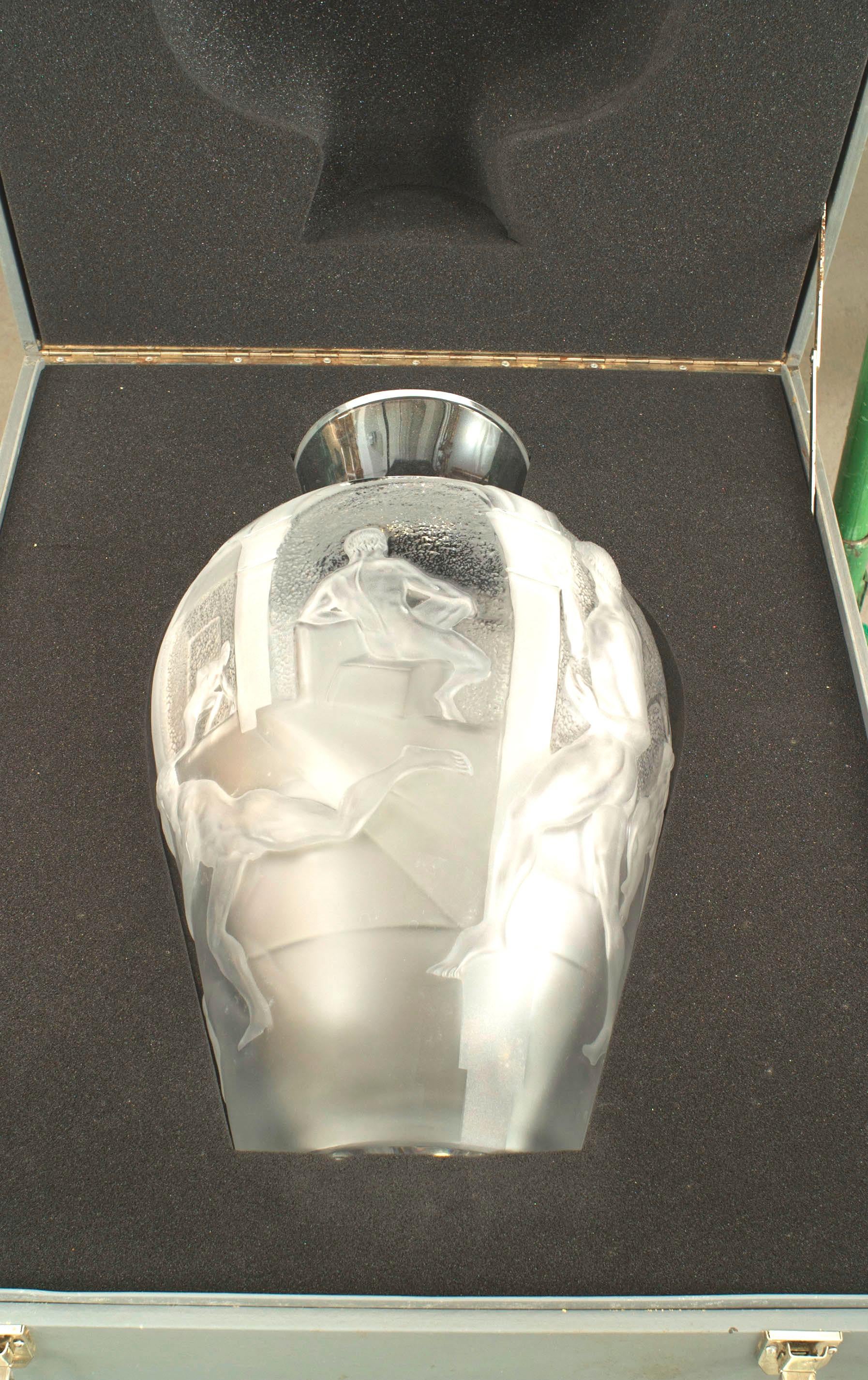 French Mid-Century Lalique Frosted Glass Vase In Good Condition For Sale In New York, NY