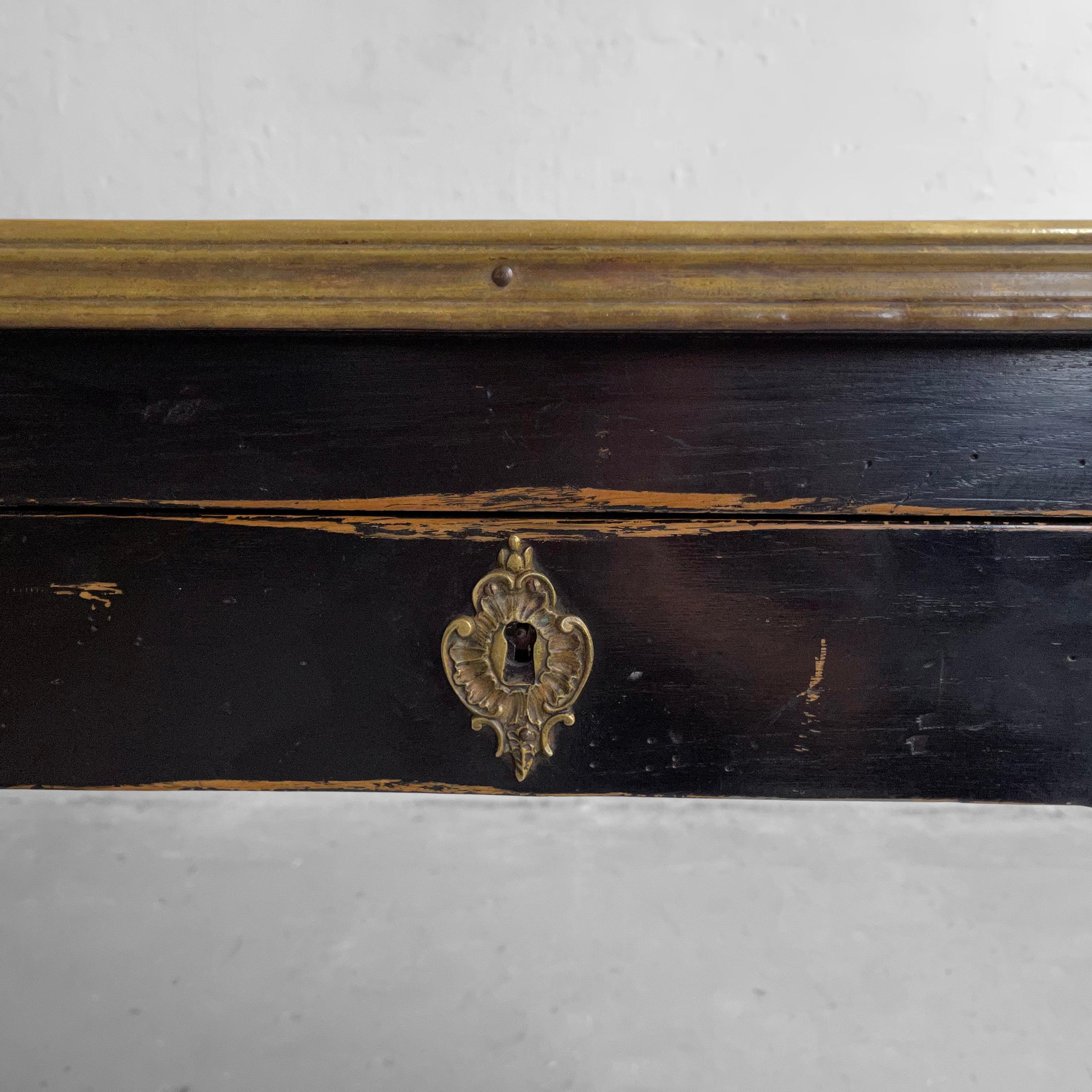 Französischer Schreibtisch im Louis-XV-Stil aus der Jahrhundertmitte im Angebot 4