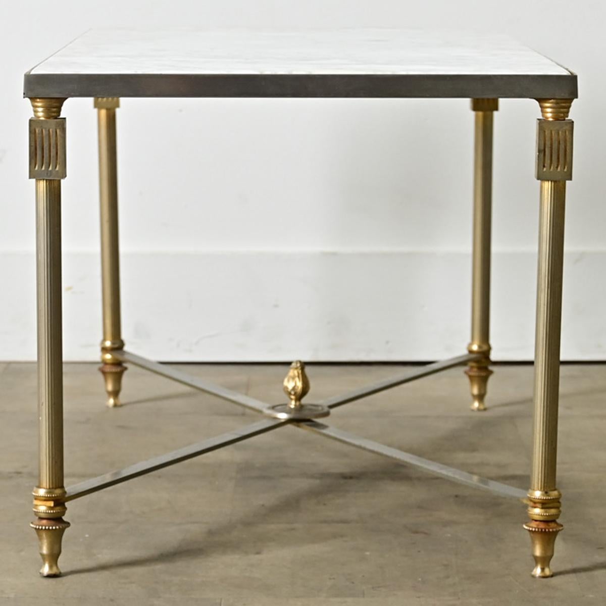 Table basse en marbre et laiton du milieu du siècle dernier Bon état - En vente à Baton Rouge, LA