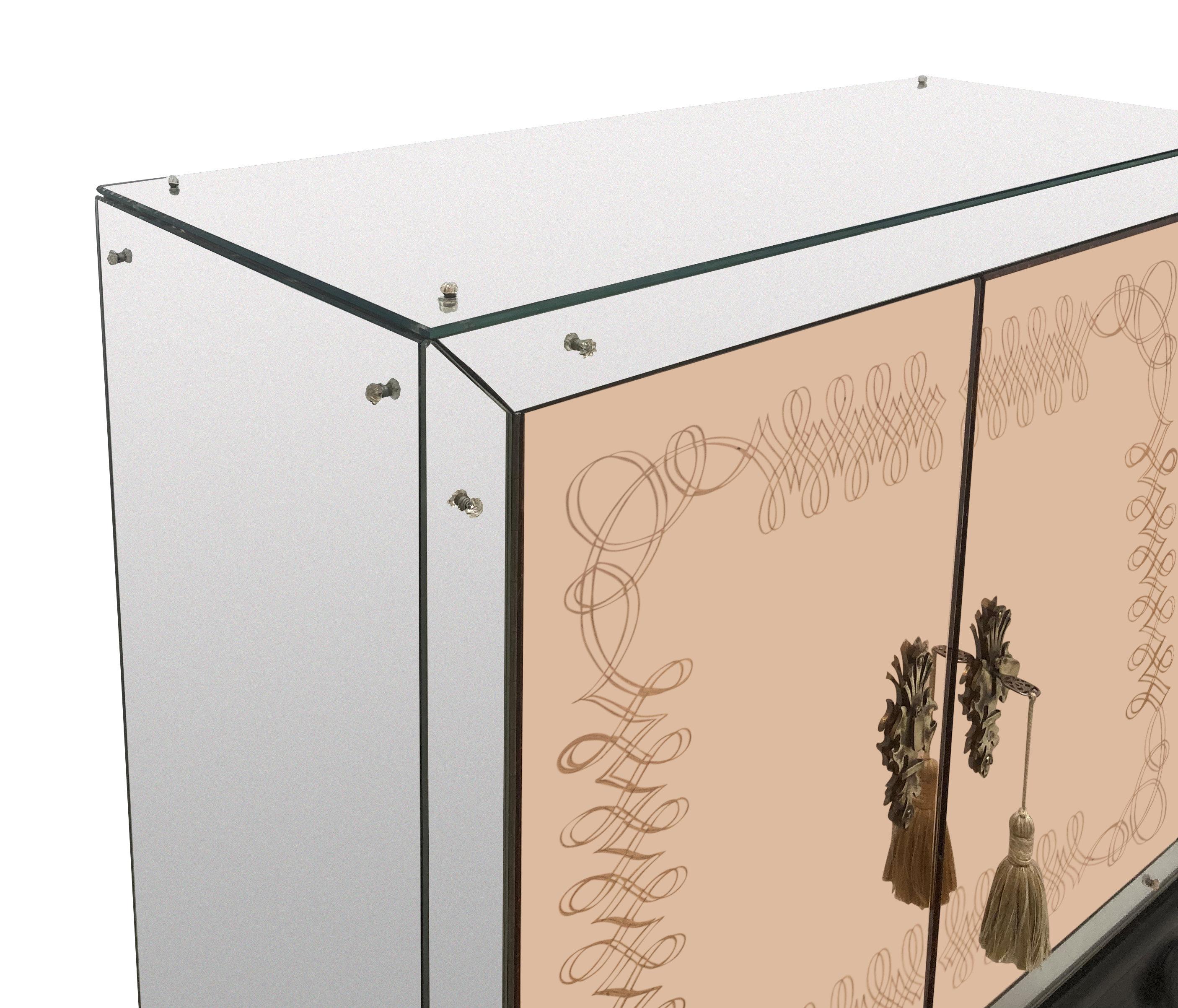 Mueble Bar con Espejo y Pie Francés de Mitad de Siglo mediados del siglo XX en venta