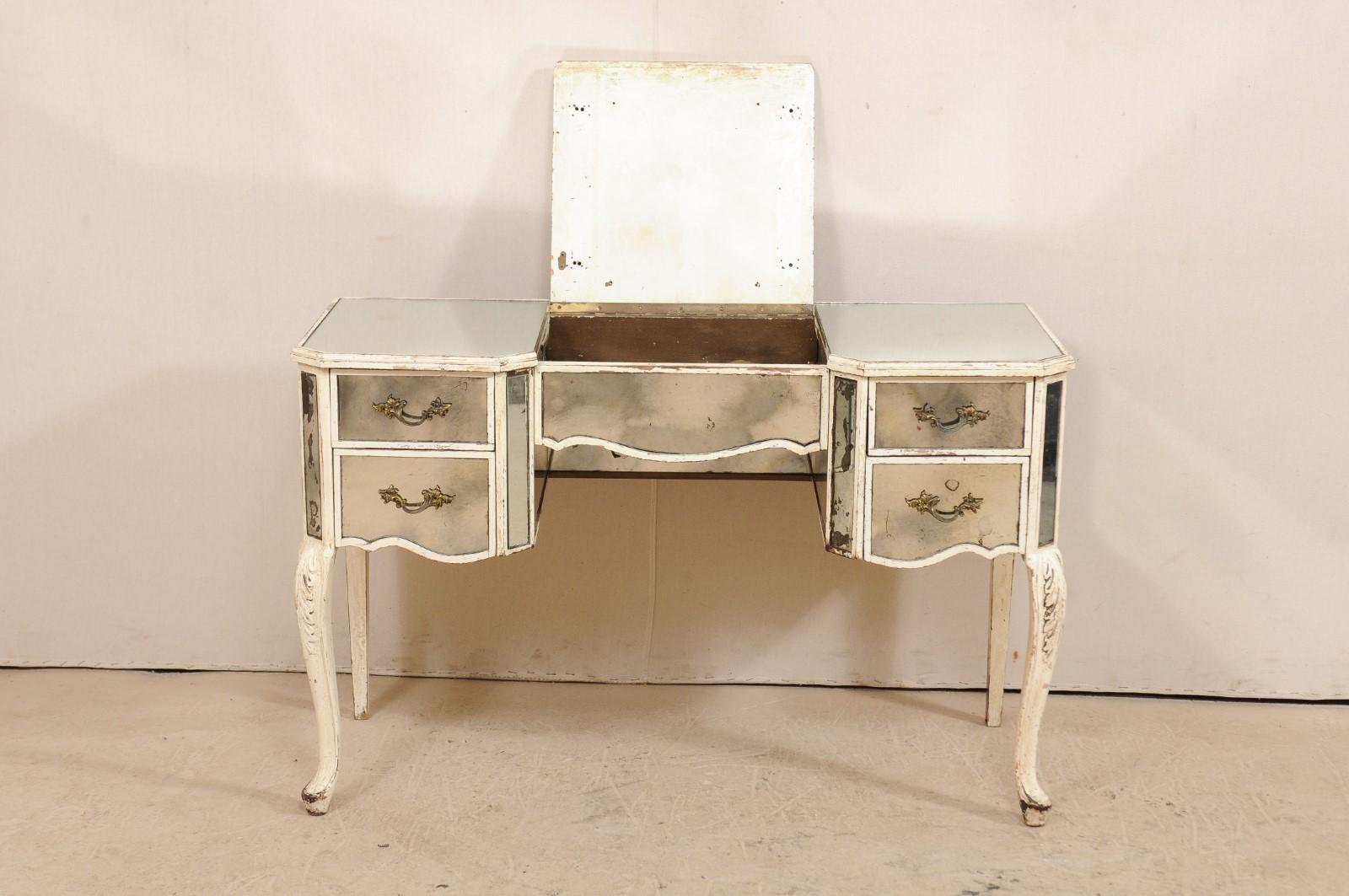 A Glamorous French Mid-century Mirrored Wood Dressing Table on Cabriole Legs (Französisch)