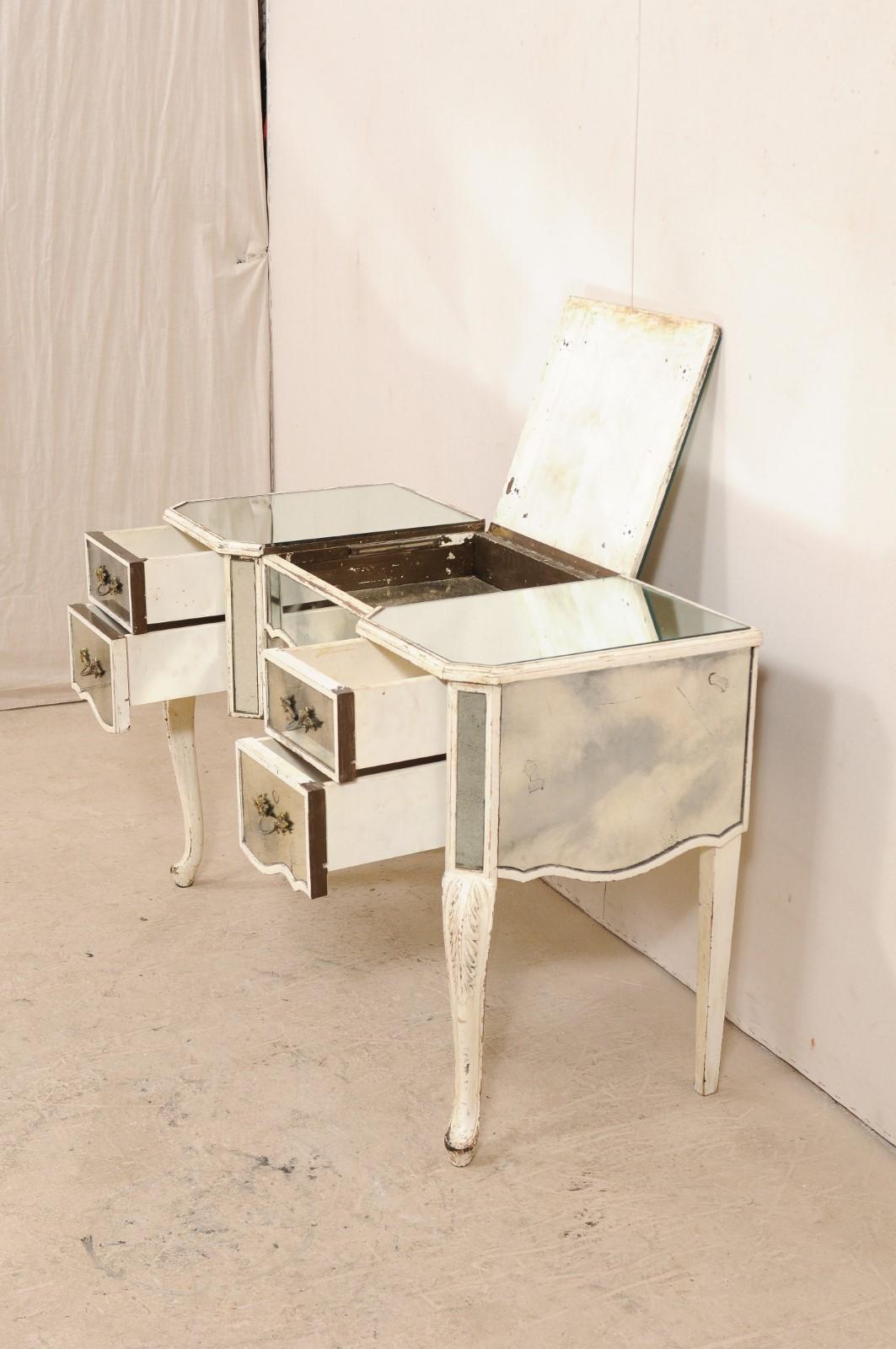 A Glamorous French Mid-century Mirrored Wood Dressing Table on Cabriole Legs In Good Condition In Atlanta, GA