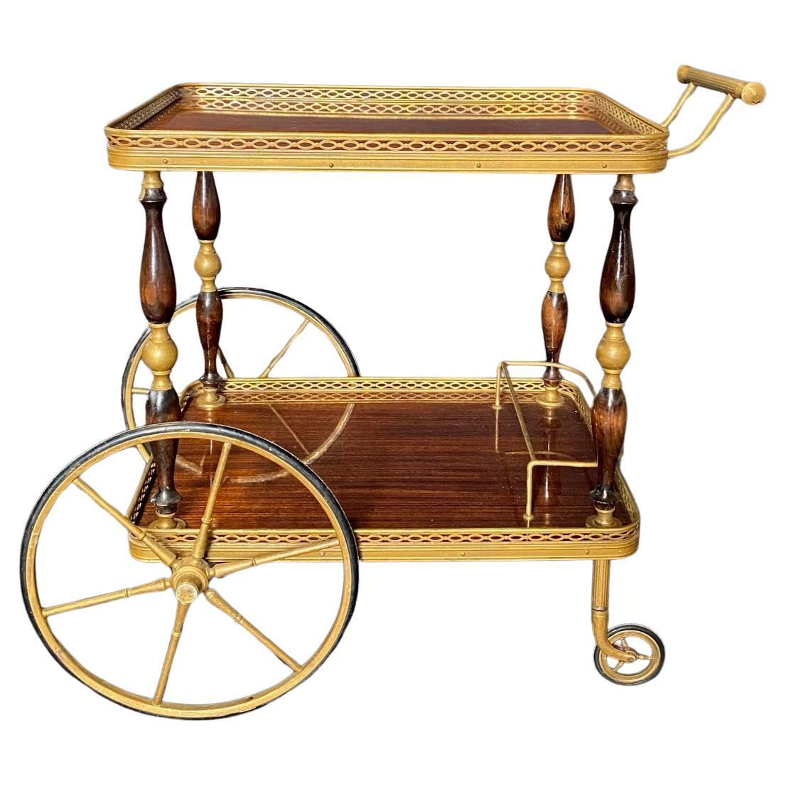 Chariot de bar ou chariot de bar français moderne du milieu du siècle dernier avec laiton et formica  en vente