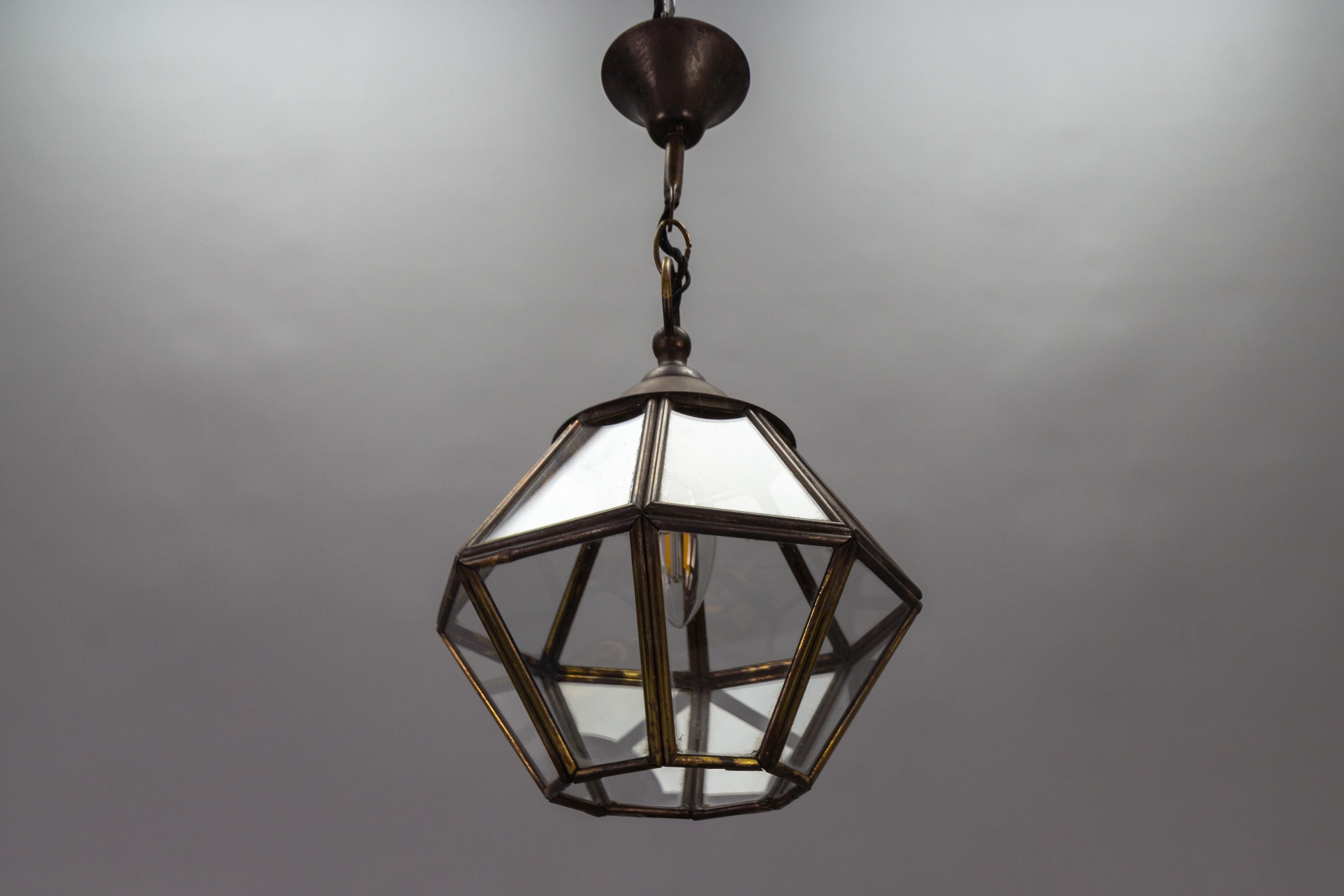 French Midcentury-Modern Brass and Clear Glass Octagonal Hanging Lantern For Sale 6