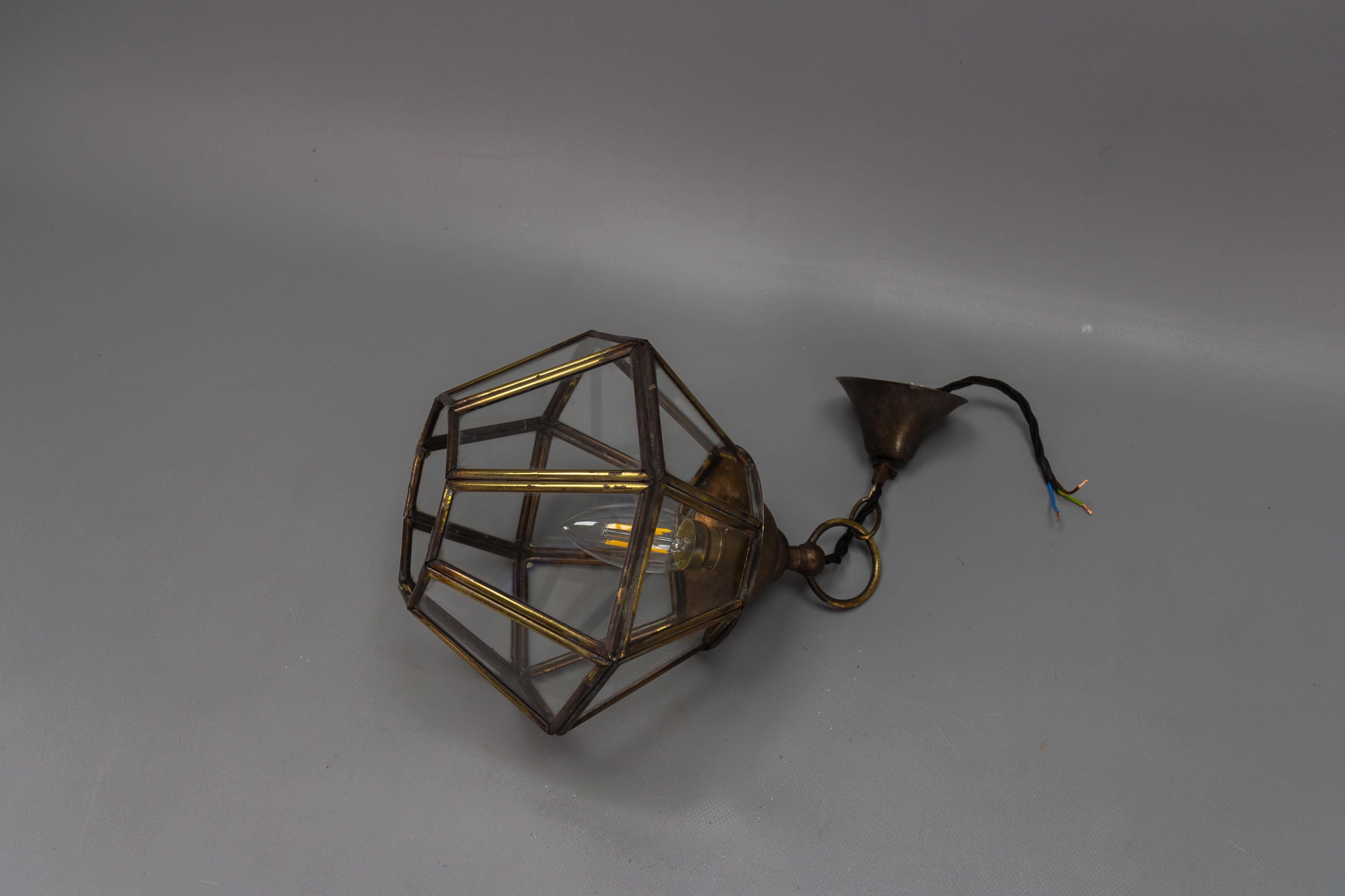 French Midcentury-Modern Brass and Clear Glass Octagonal Hanging Lantern For Sale 8