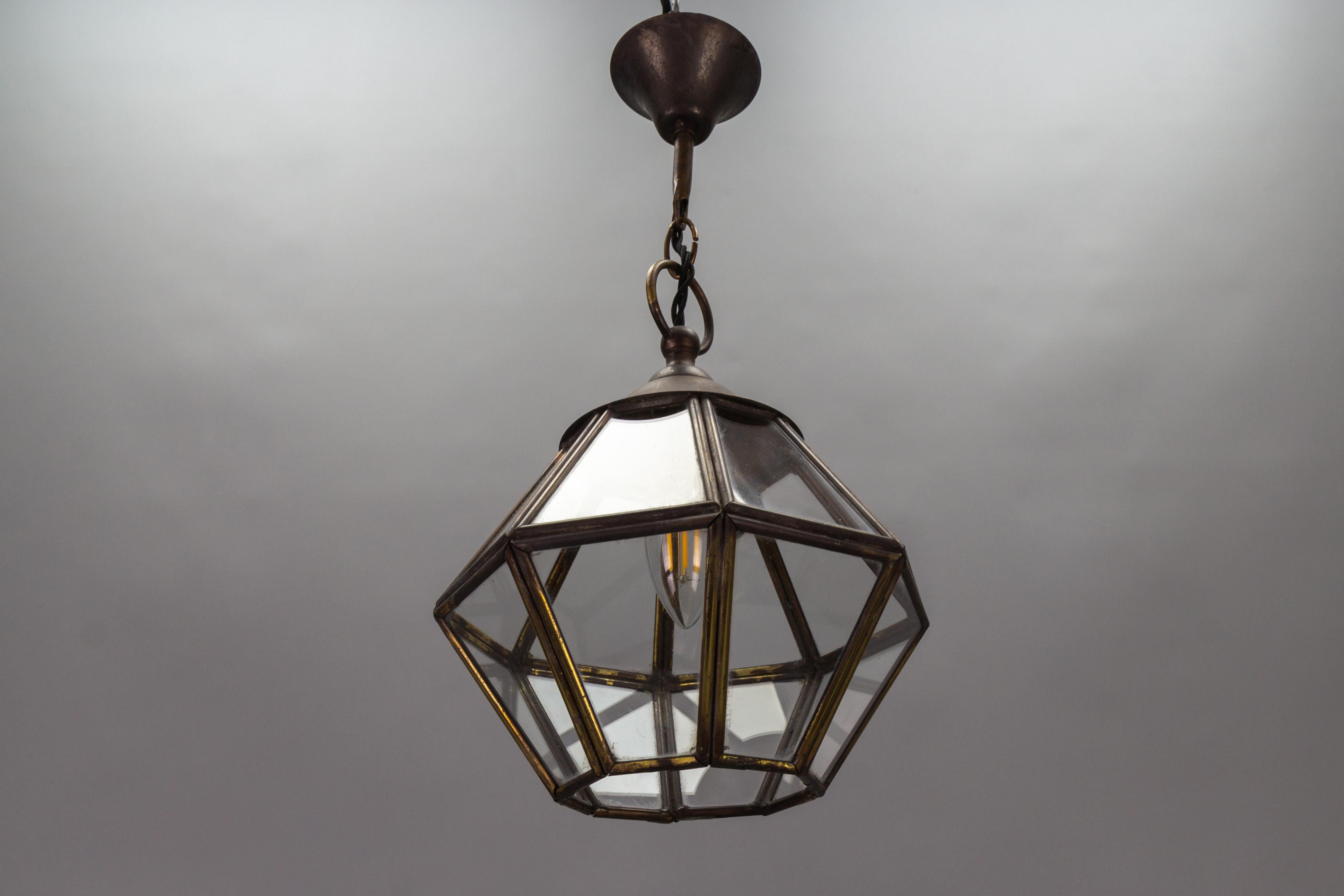 French Midcentury-Modern Brass and Clear Glass Octagonal Hanging Lantern For Sale 1