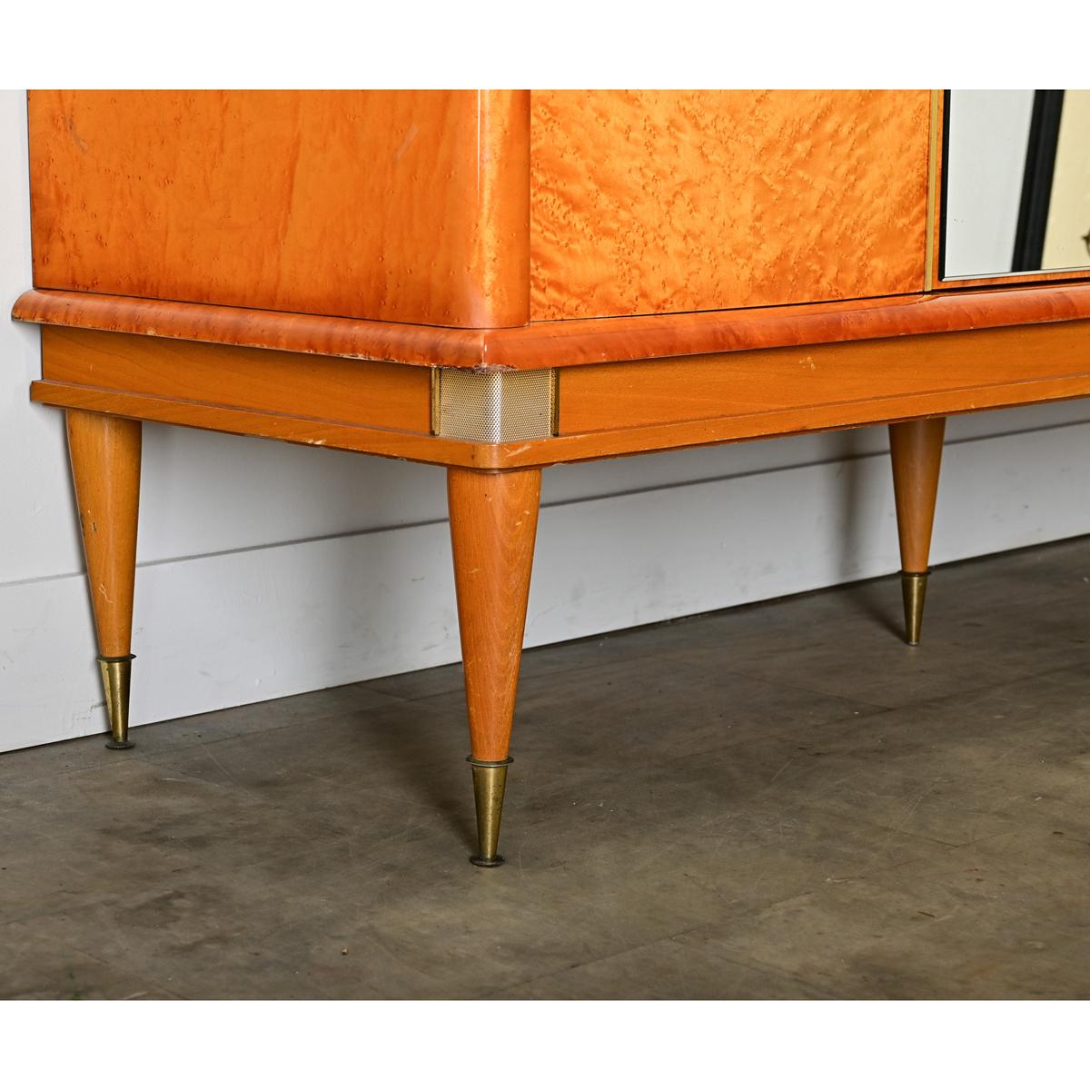 Französischer Midcentury Modern Ahorn Kleiderschrank im Angebot 2