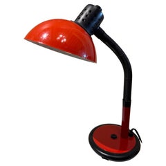 Lampada da scrivania rossa e nera francese del Medioevo moderno di Aluminor