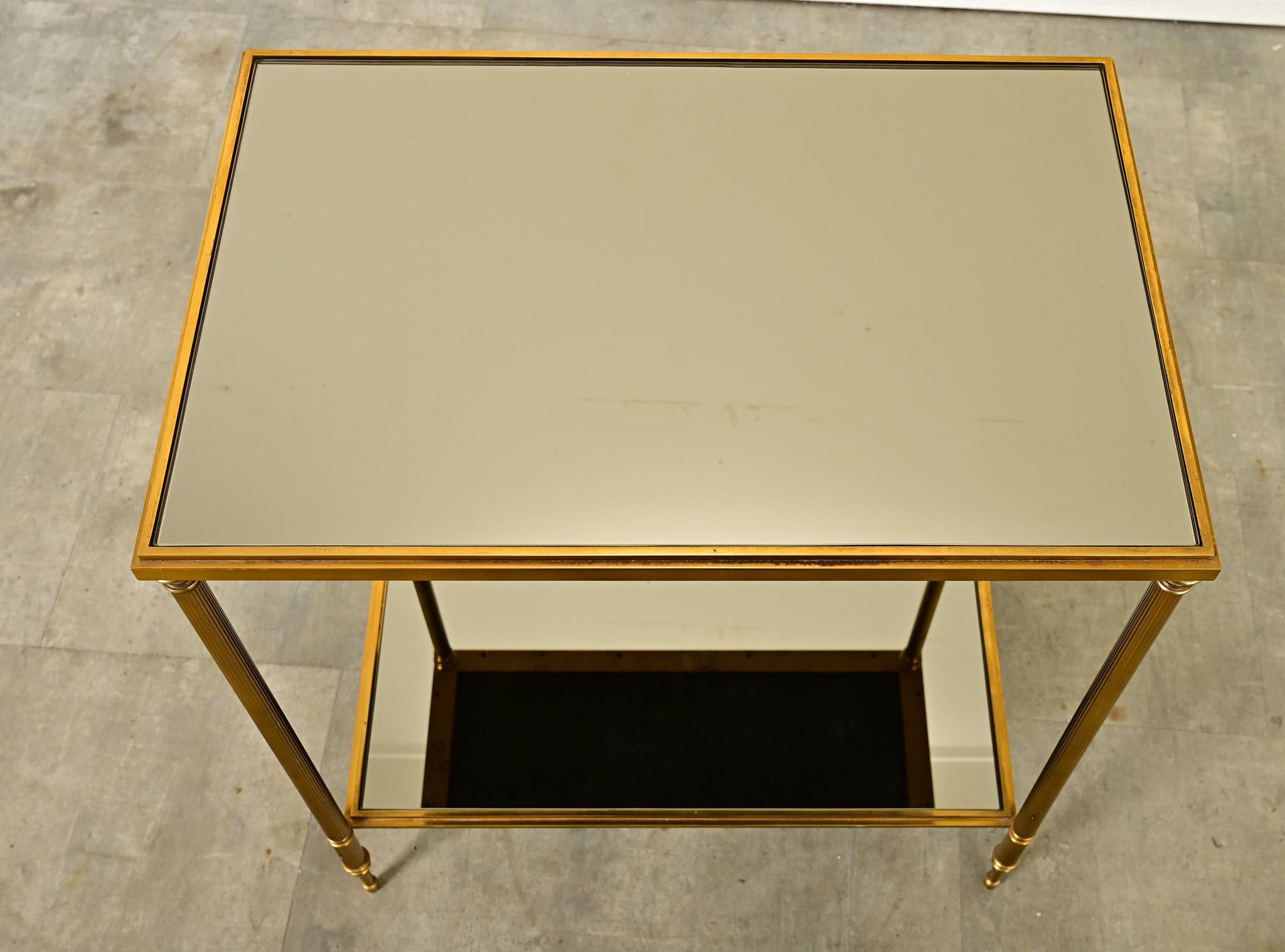 Moulage Table-étagère en gradins, française et moderne, datant du milieu du siècle dernier en vente