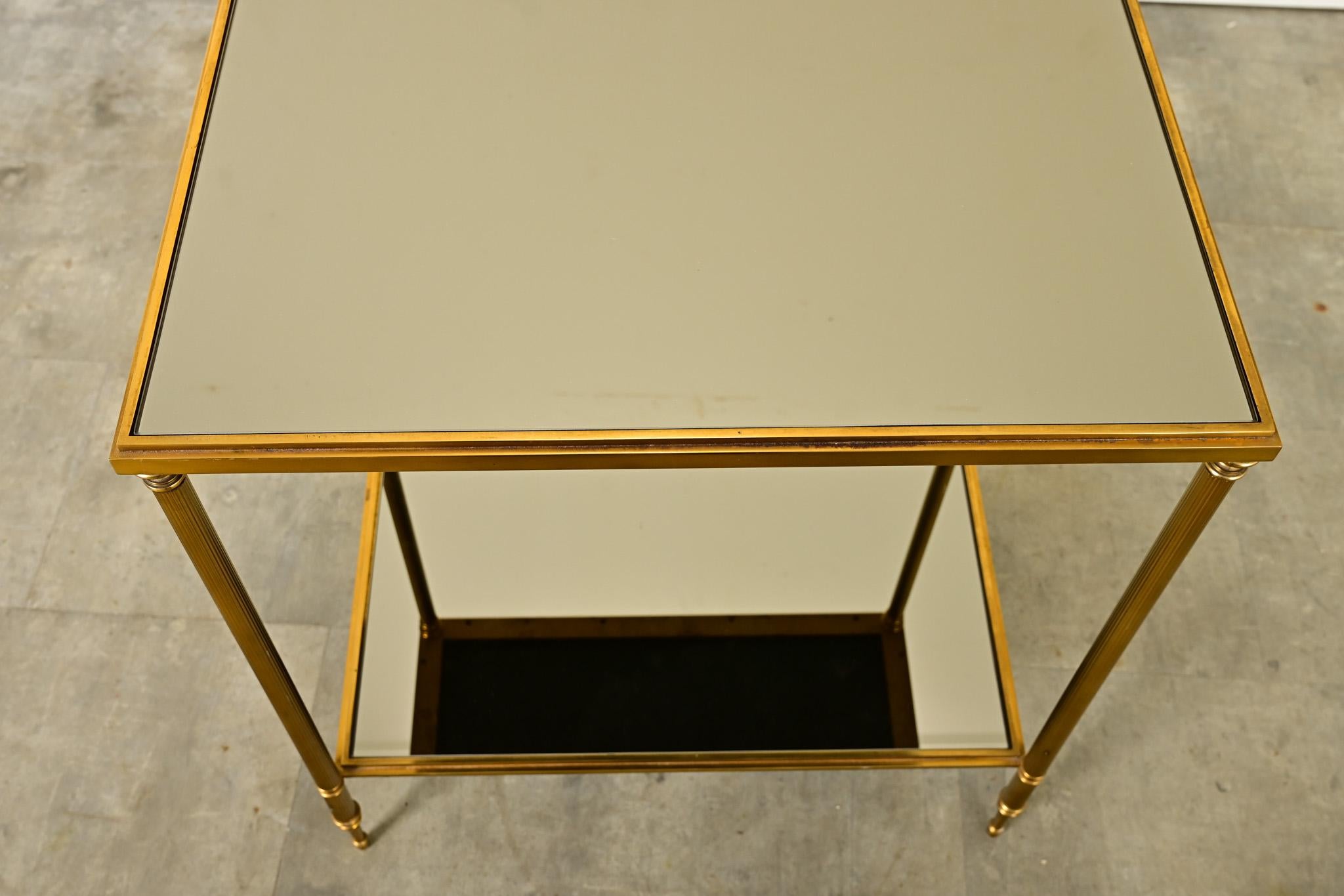 20ième siècle Table-étagère en gradins, française et moderne, datant du milieu du siècle dernier en vente