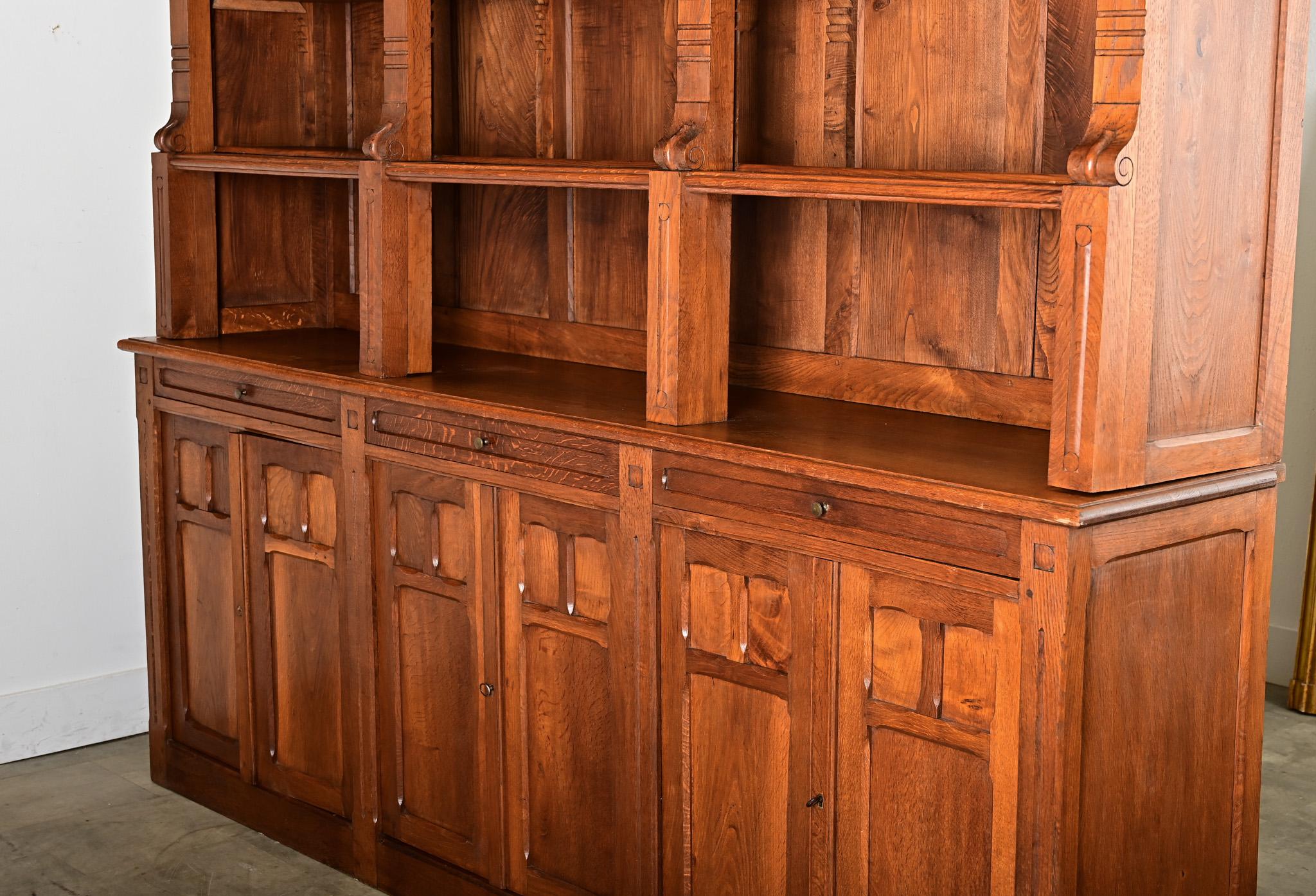 Biblioteca francese del Medioevo in Oak in vendita 2