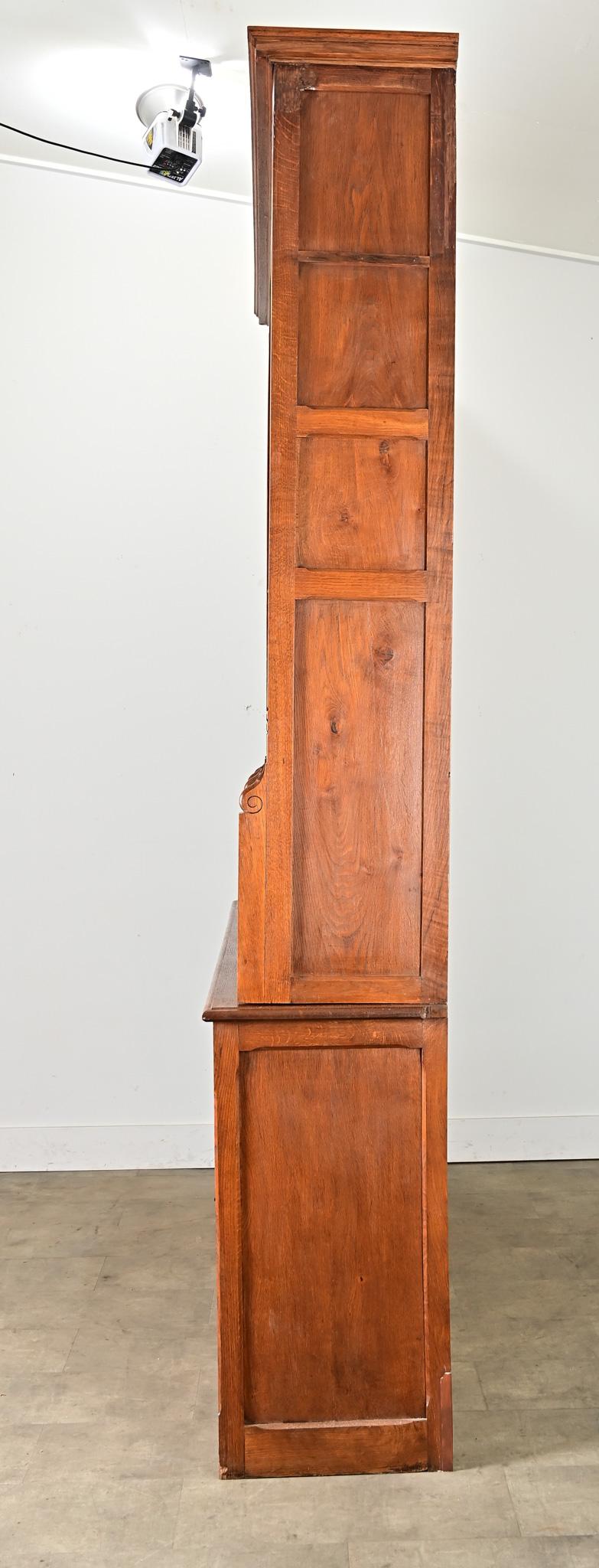 Biblioteca francese del Medioevo in Oak in vendita 3