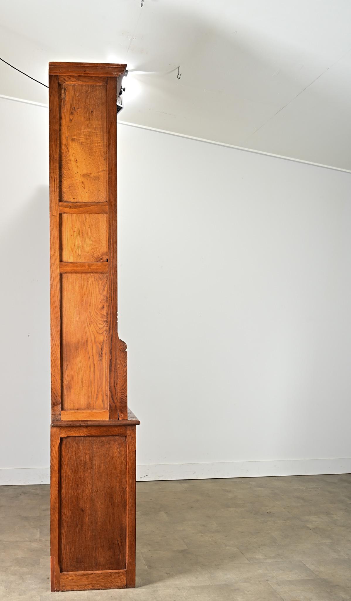 Biblioteca francese del Medioevo in Oak in vendita 5