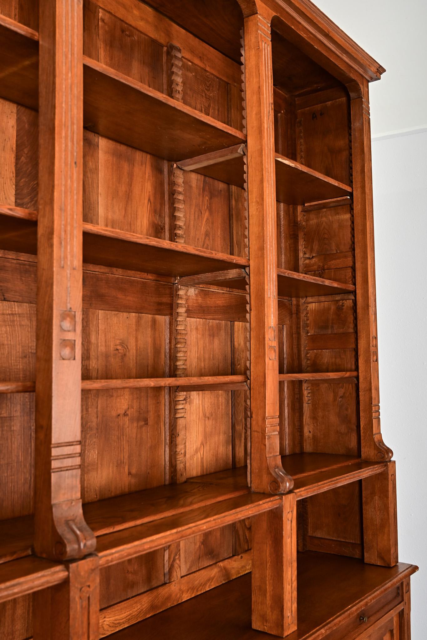 Biblioteca francese del Medioevo in Oak in vendita 1