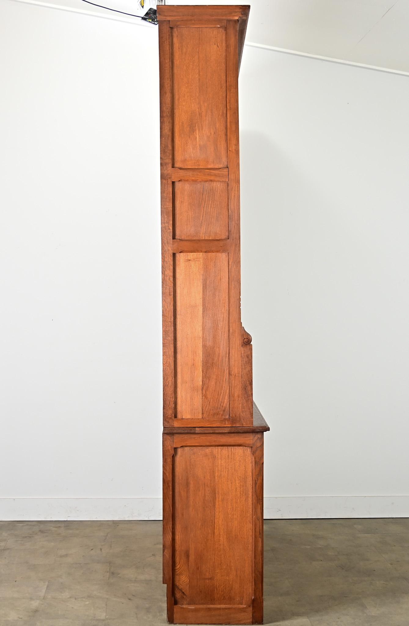 Libreria francese del Medioevo in Oak in vendita 4