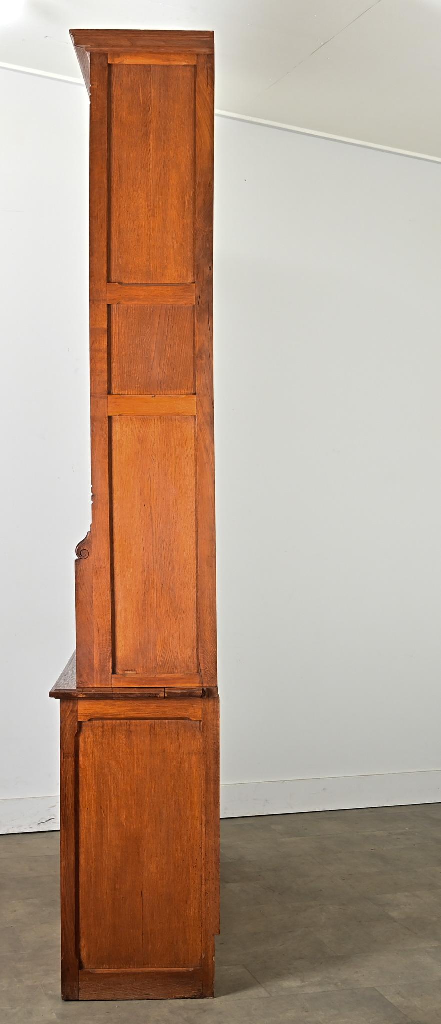 Libreria francese del Medioevo in Oak in vendita 6