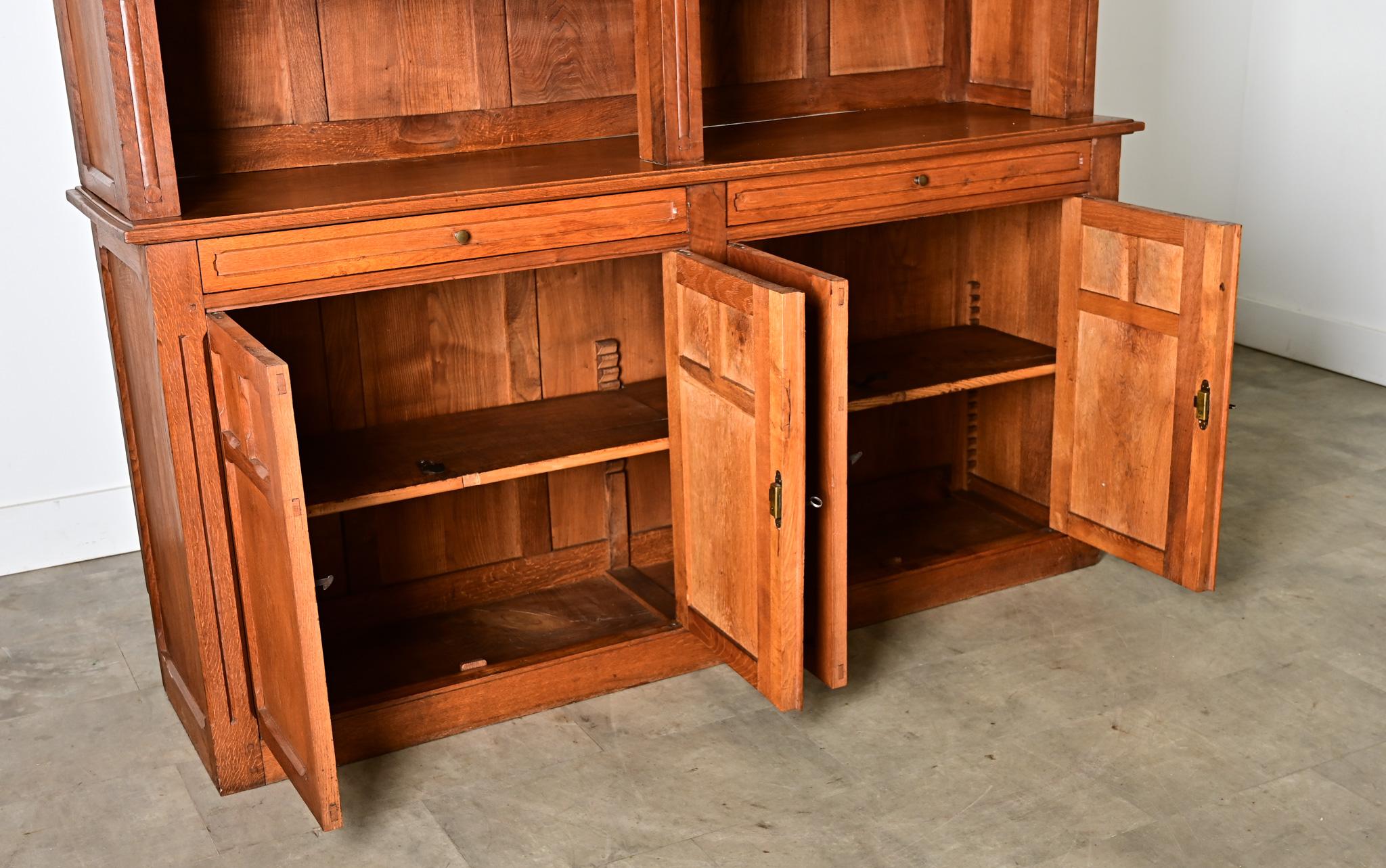 Libreria francese del Medioevo in Oak in vendita 1