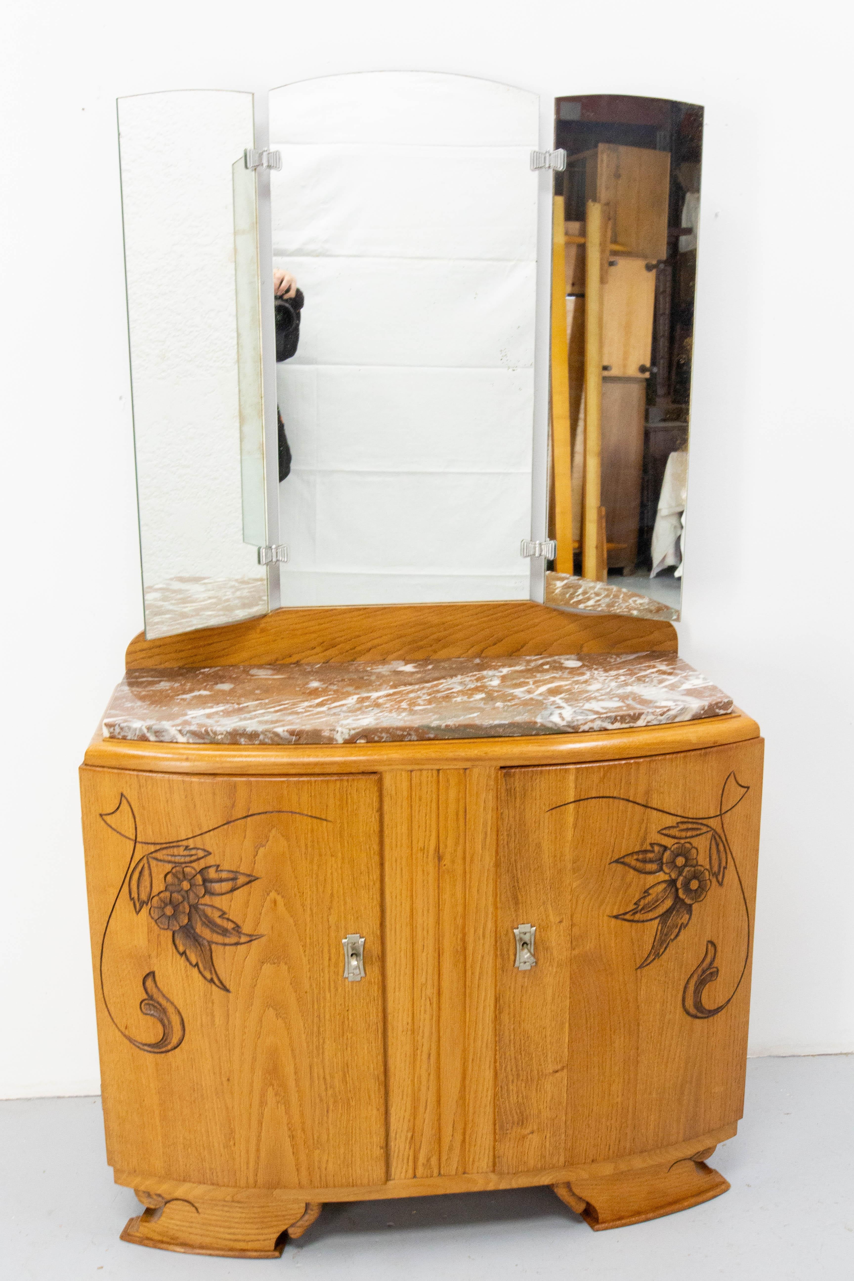 Vanity dressing table with three-sided mirror and little two-doors cabinet circa 1960
Adornated floral motif, very stylish
Height of the marble-top: 30.71 in. (78 cm)

Good vintage condition, the three-way mirror has marks of time (please see