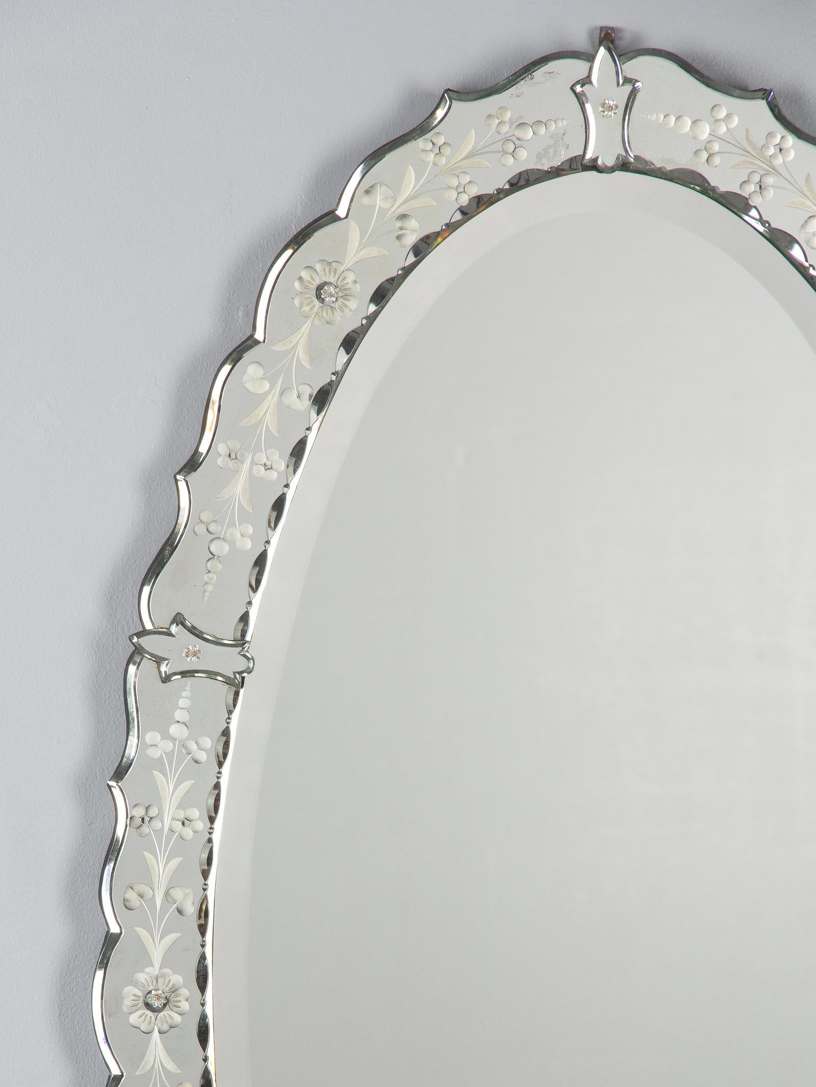 French Midcentury Oval Venetian Glass Mirror, 1950s In Good Condition In Austin, TX