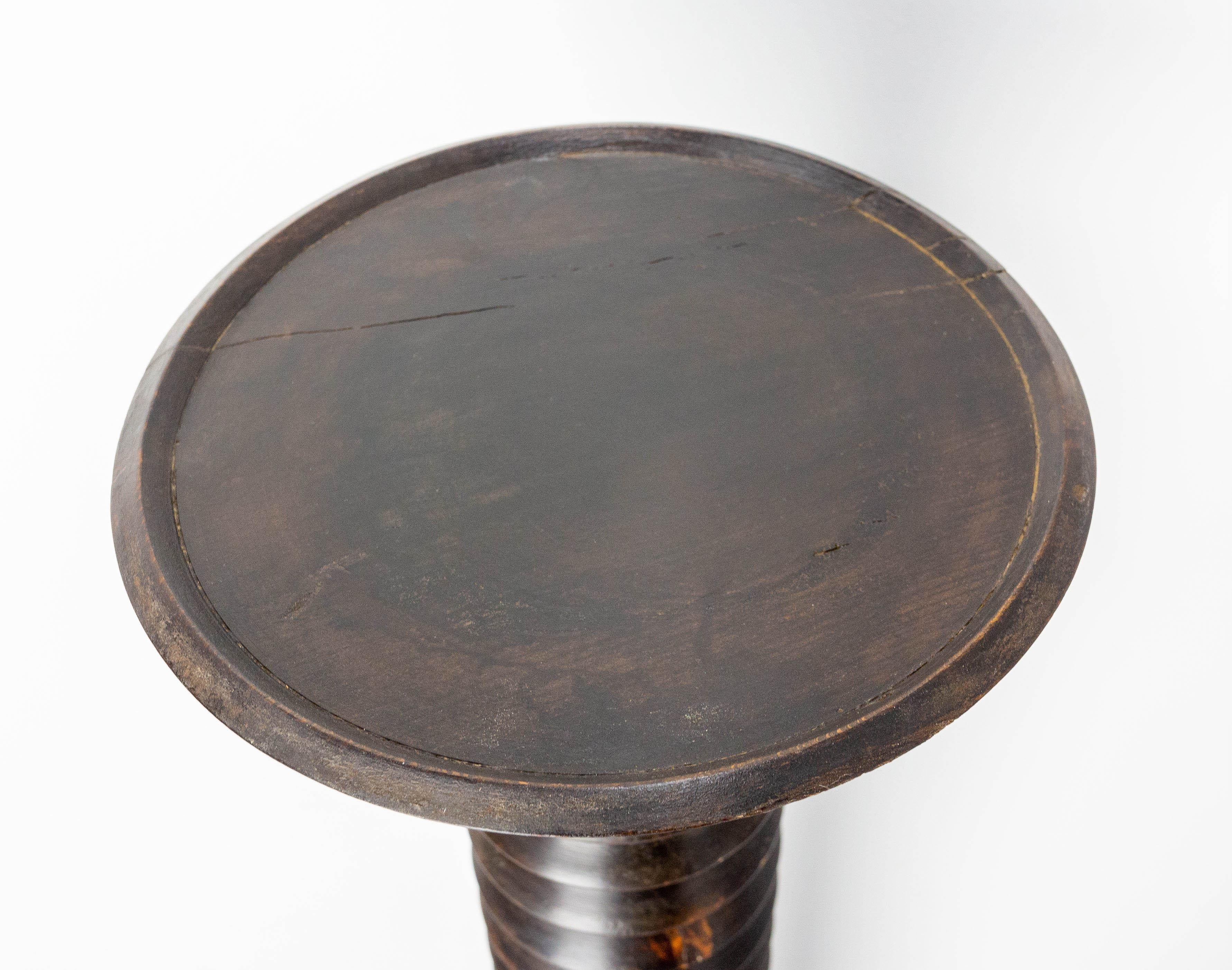 Pedestal o Jardinera Francés de Mediados de Siglo Estilo Dudouyt de Madera Blanca, circa 1960 en venta 3
