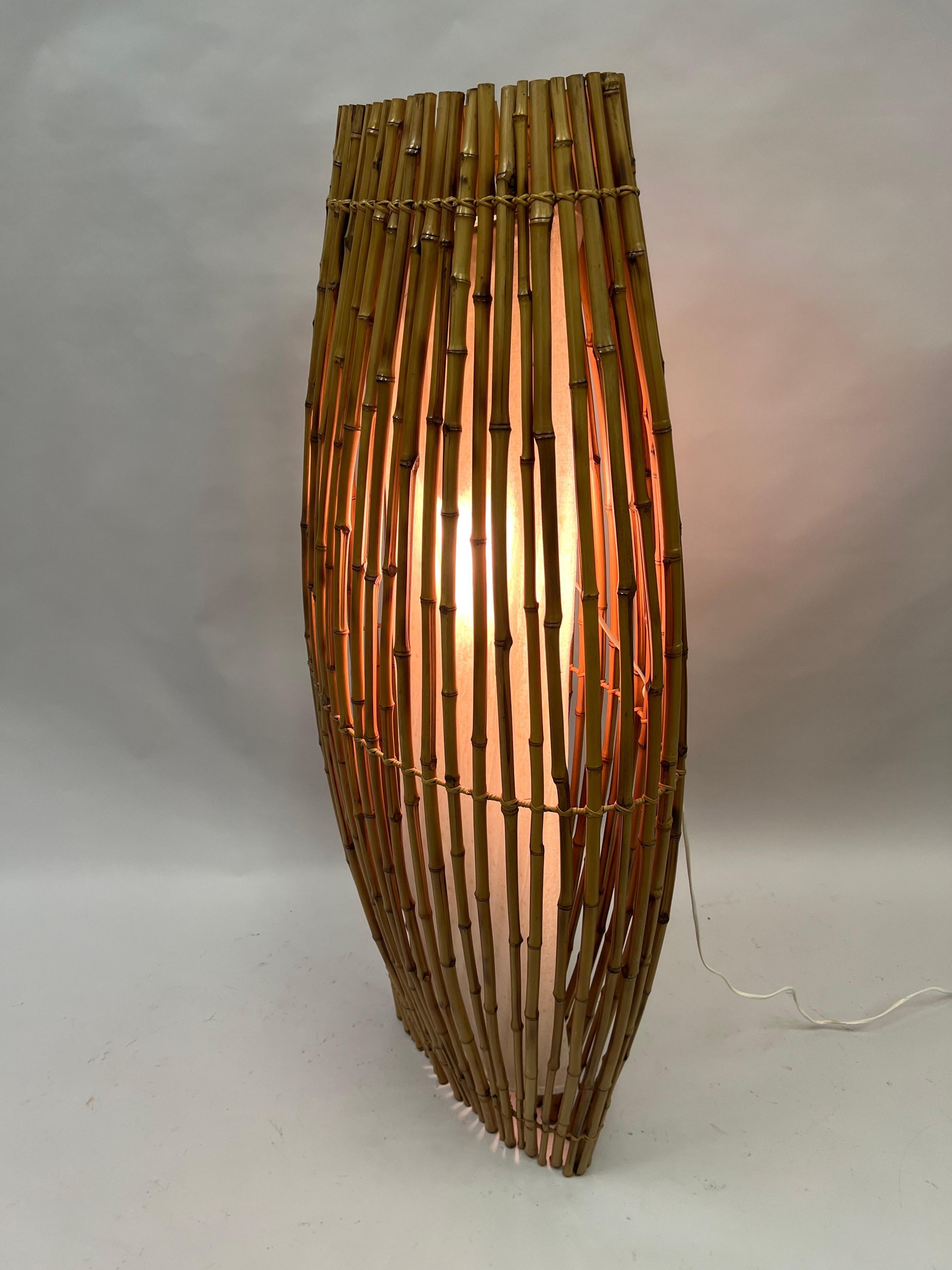 Cotone Lampada da terra/scultura in rattan francese del Medioevo, Janine Abraham & D. A. Roi in vendita