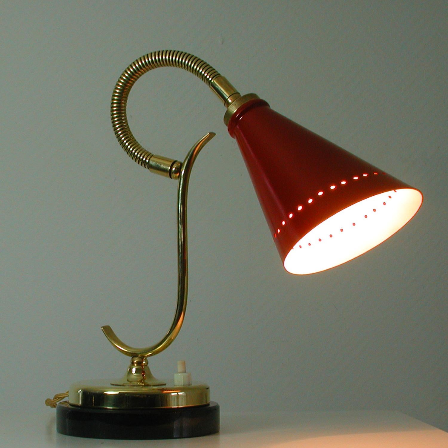 French Midcentury Red Brass and Marble Gooseneck Table Lamp, 1950s For Sale 3