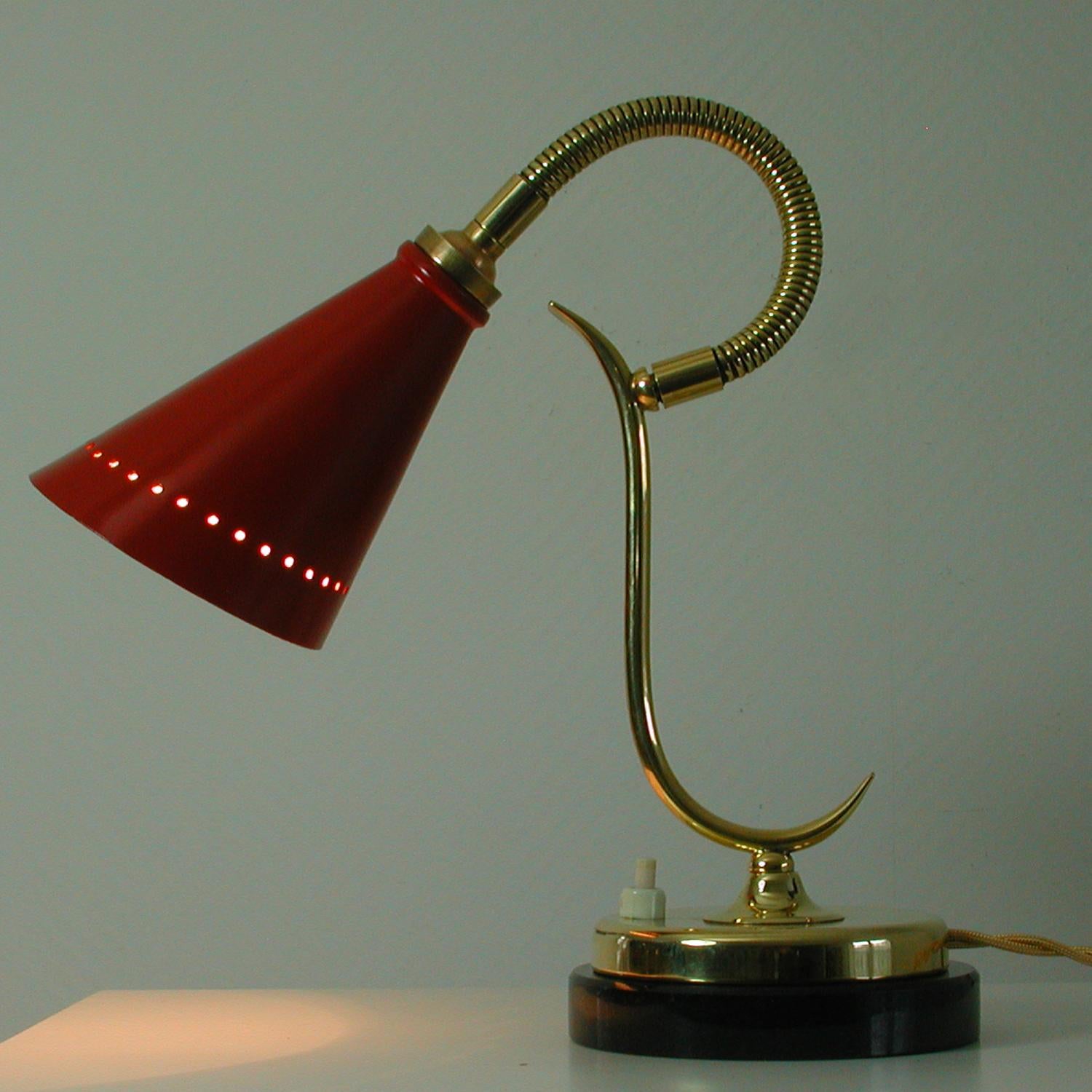 French Midcentury Red Brass and Marble Gooseneck Table Lamp, 1950s For Sale 5
