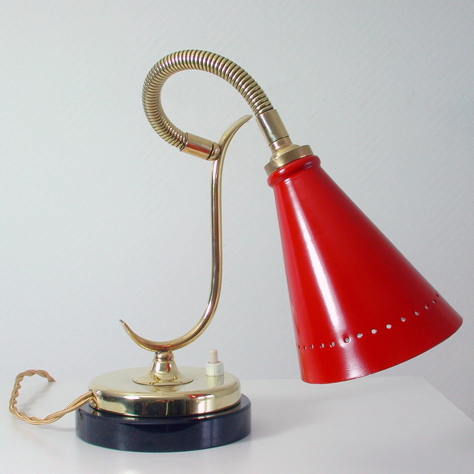 French Midcentury Red Brass and Marble Gooseneck Table Lamp, 1950s For Sale 1