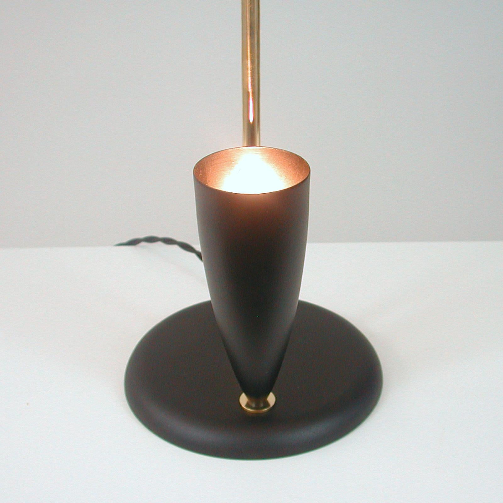 French Midcentury Reflecting Black and Brass Table Lamp, 1950s 5