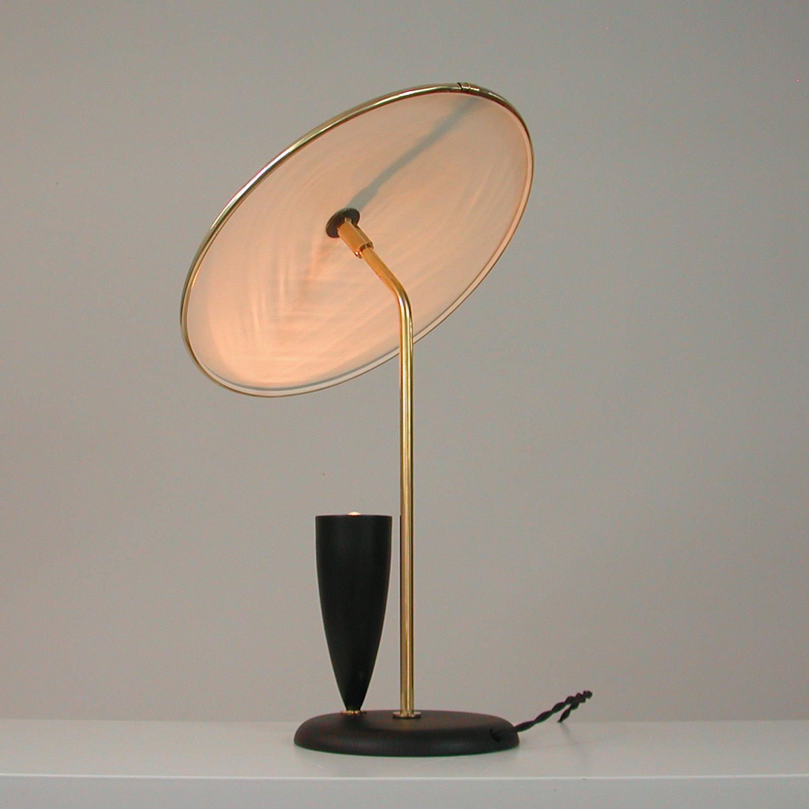 French Midcentury Reflecting Black and Brass Table Lamp, 1950s 6