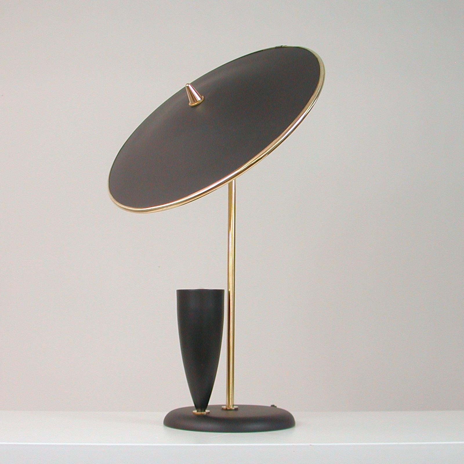 French Midcentury Reflecting Black and Brass Table Lamp, 1950s 7