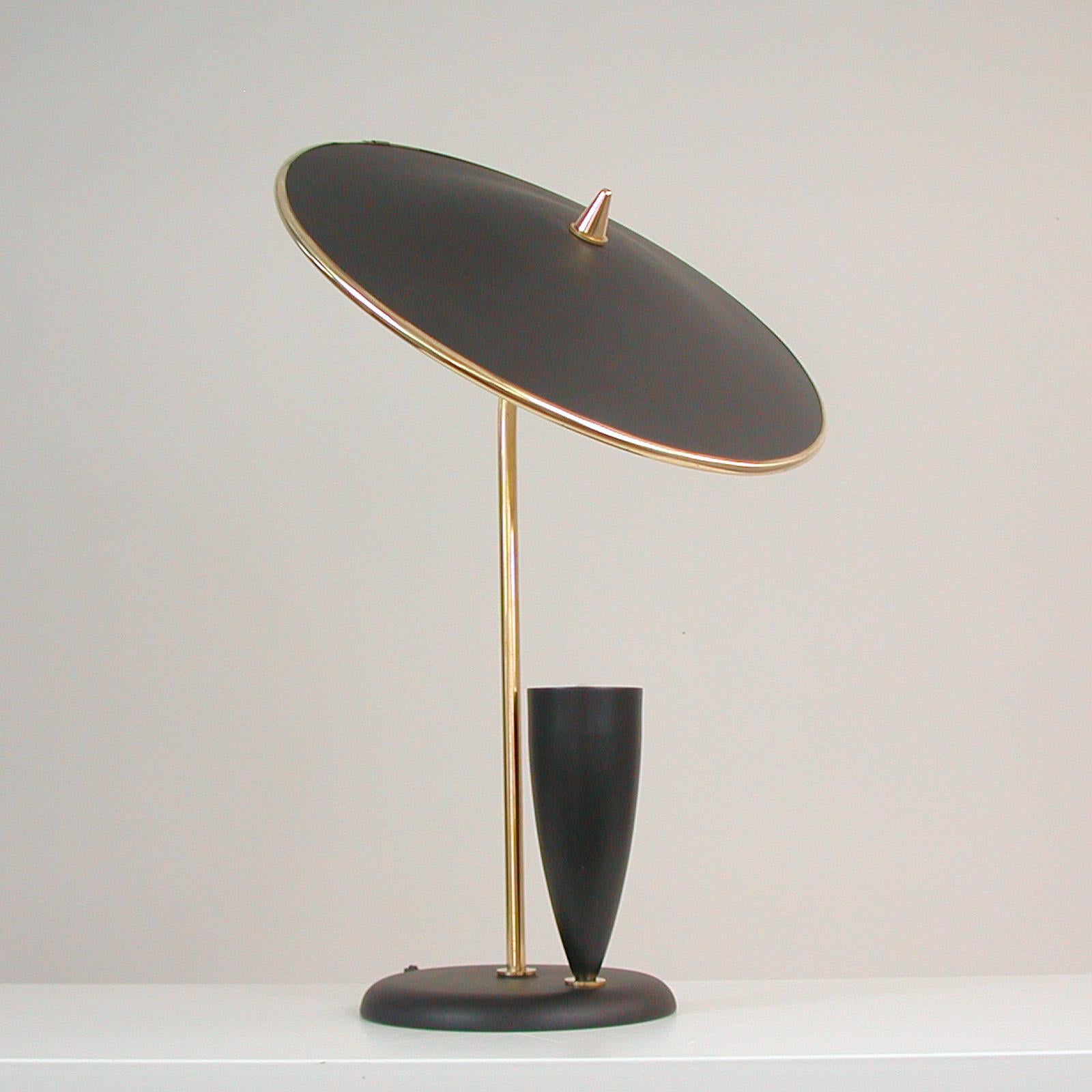 French Midcentury Reflecting Black and Brass Table Lamp, 1950s 8