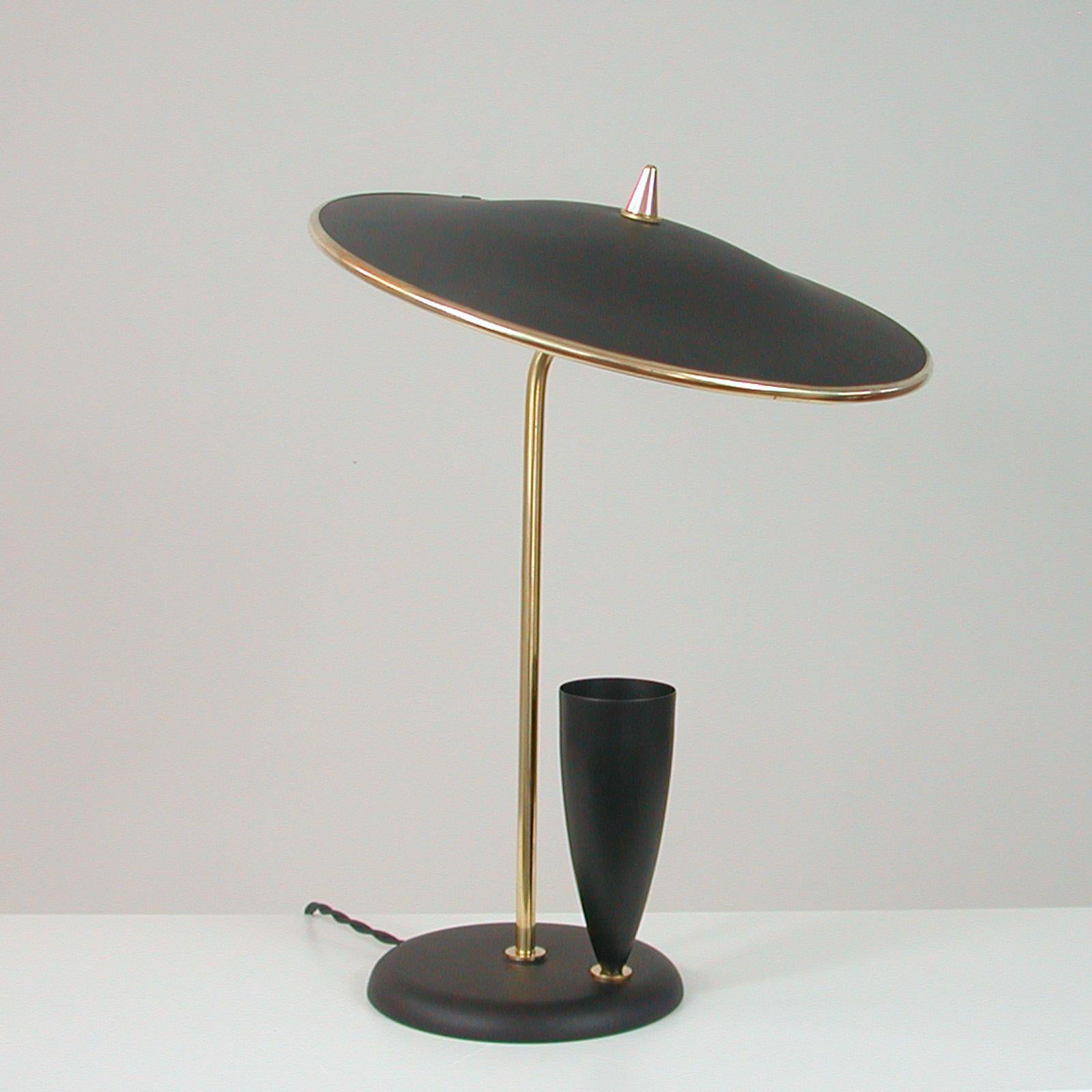 French Midcentury Reflecting Black and Brass Table Lamp, 1950s 3