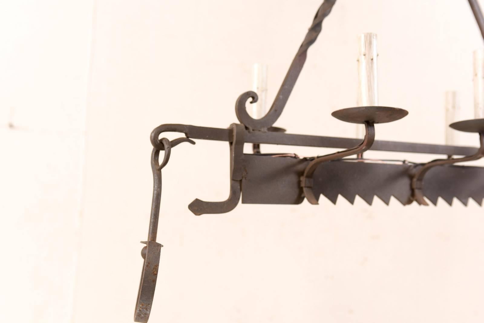 Sechs-Licht-Kronleuchter aus Eisen aus der Mitte des 19. Jahrhunderts, 19. Jahrhundert, Spit-Jack (Geschmiedet) im Angebot