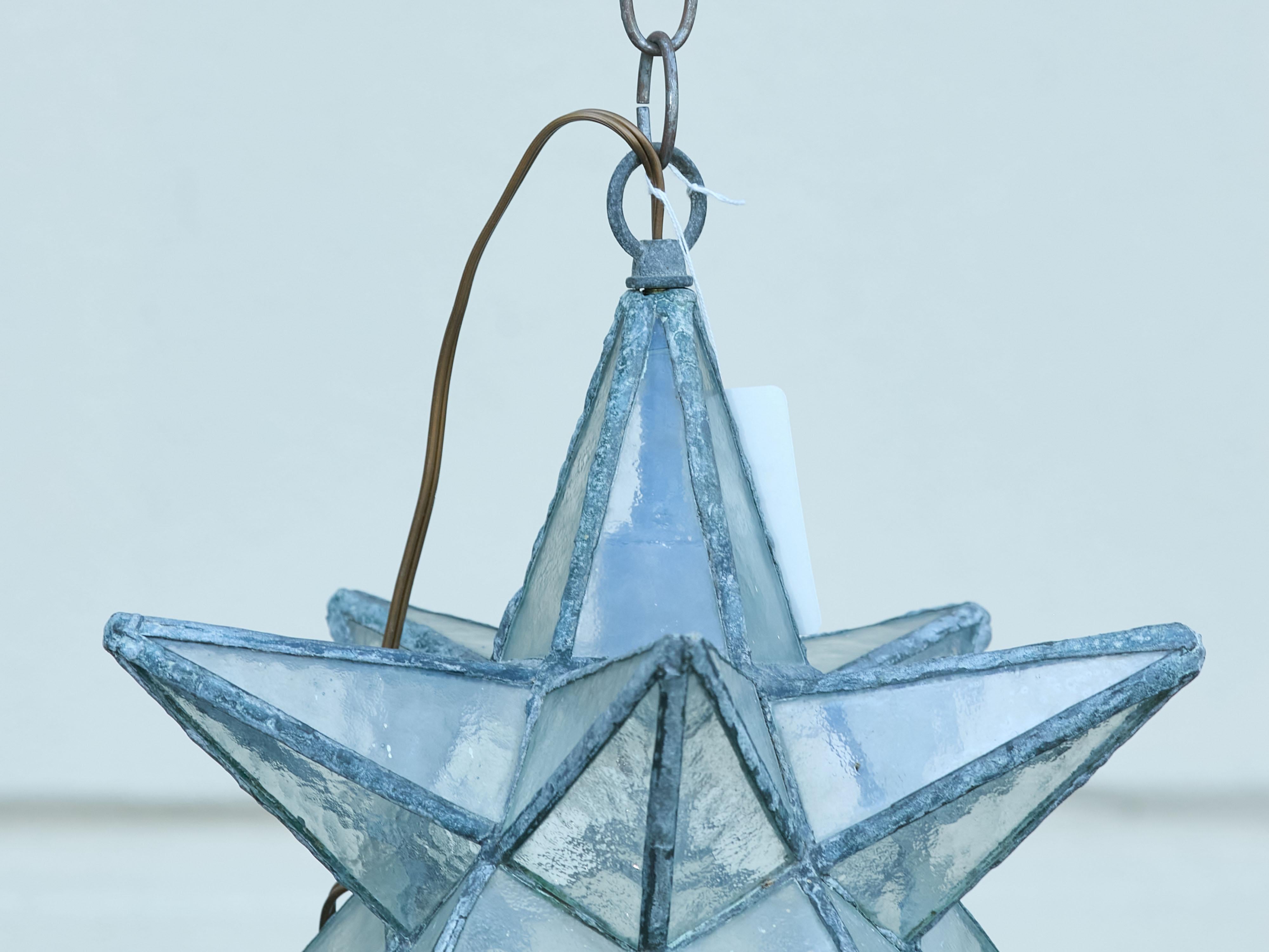 XX secolo Apparecchio a stella francese del Medioevo in metallo e vetro con lampadina singola in vendita