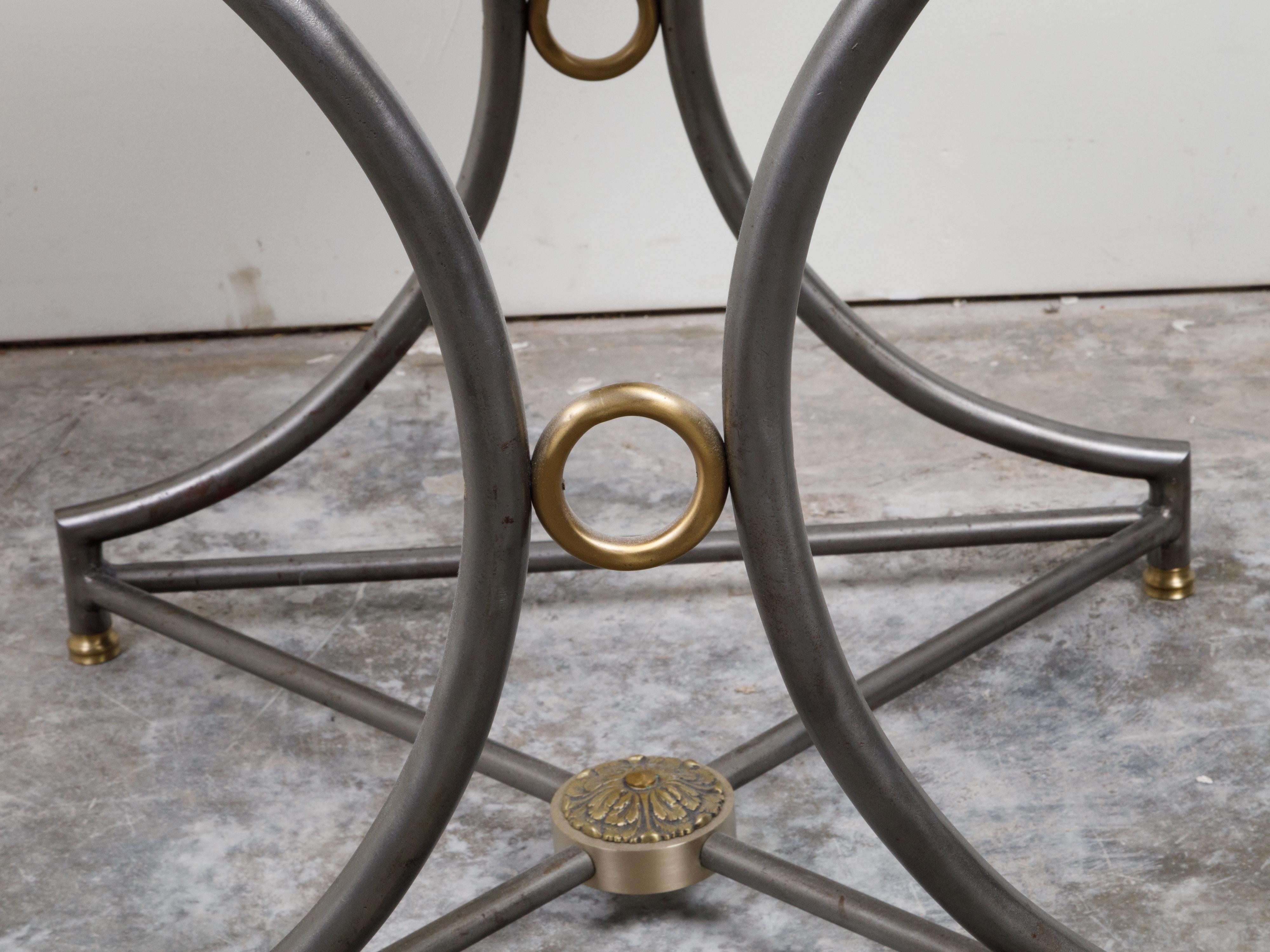 Français Table console française du milieu du siècle en acier et bronze avec plateau en marbre veiné blanc en vente