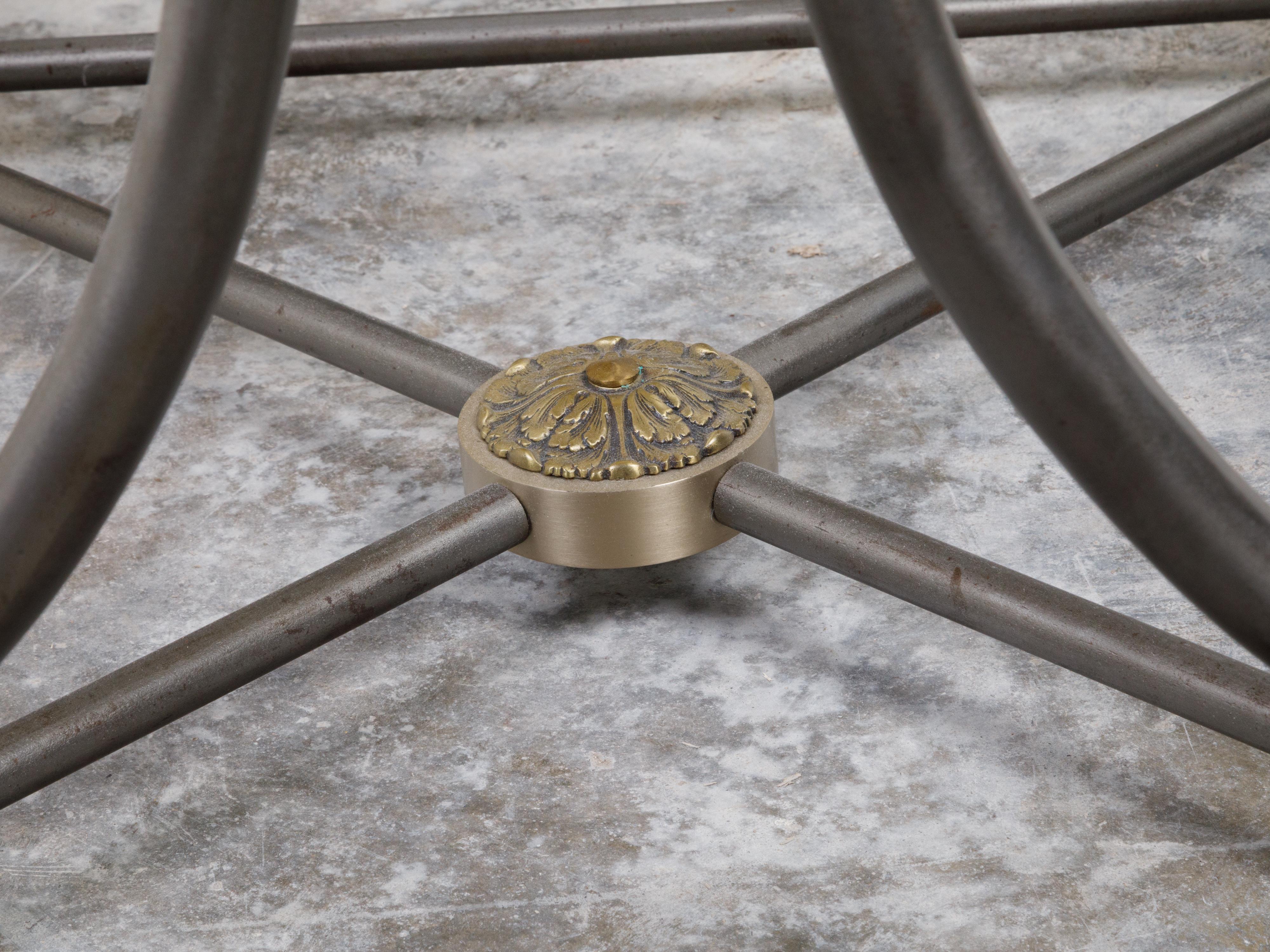 Table console française du milieu du siècle en acier et bronze avec plateau en marbre veiné blanc Bon état - En vente à Atlanta, GA