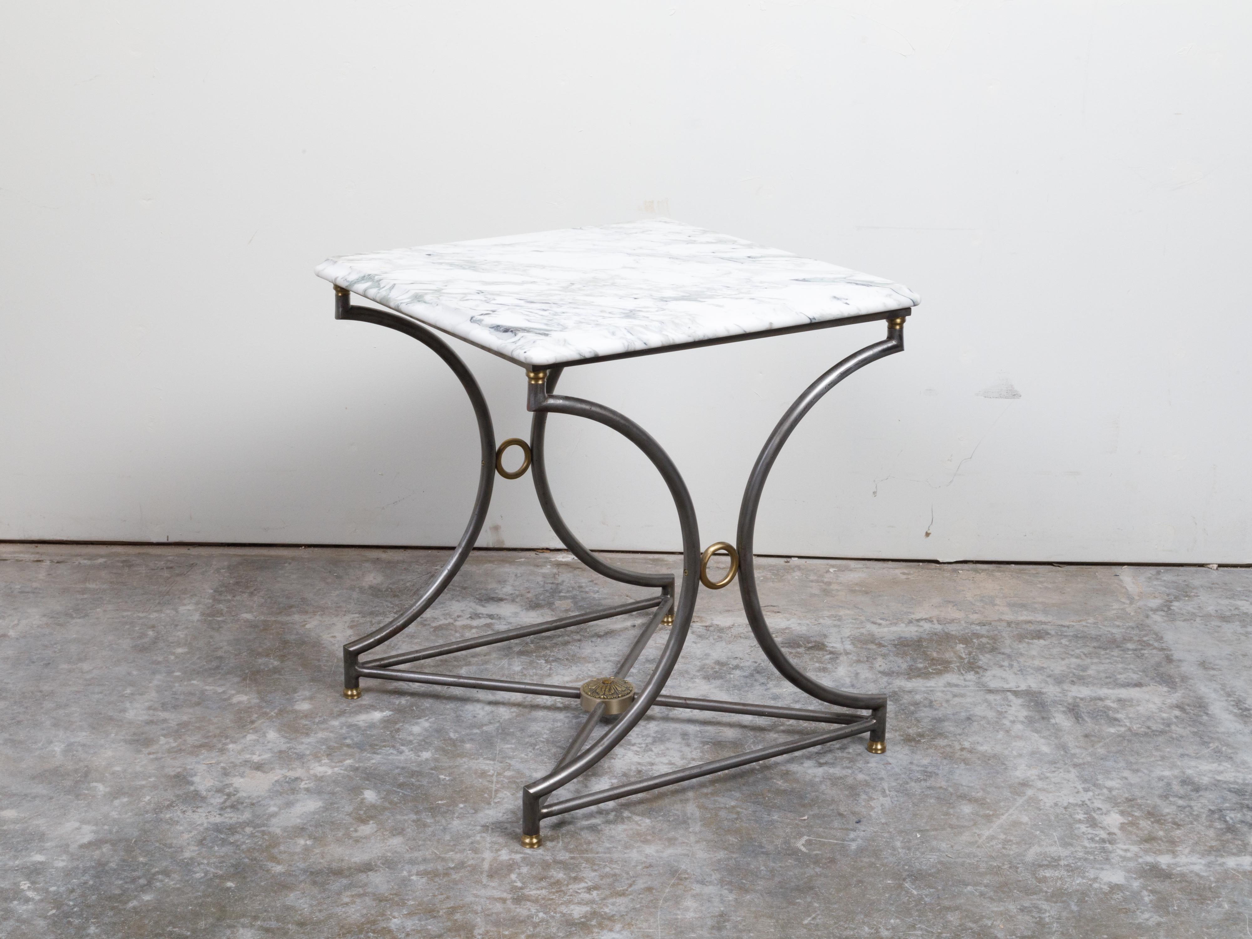 Table console française du milieu du siècle en acier et bronze avec plateau en marbre veiné blanc en vente 1