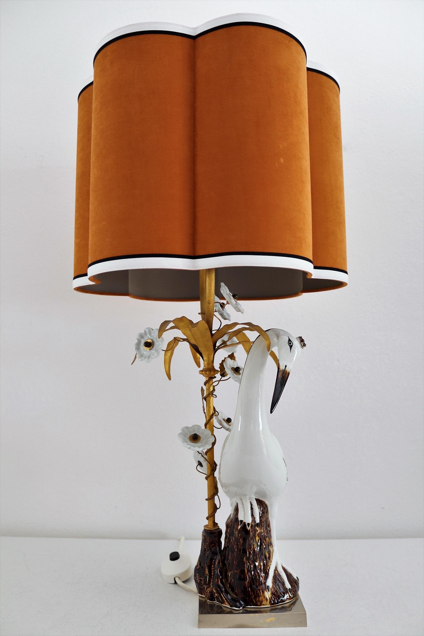 French Table Lamp with Porcelain Crane or Heron and Flowers, 1970s In Good Condition For Sale In Morazzone, Varese