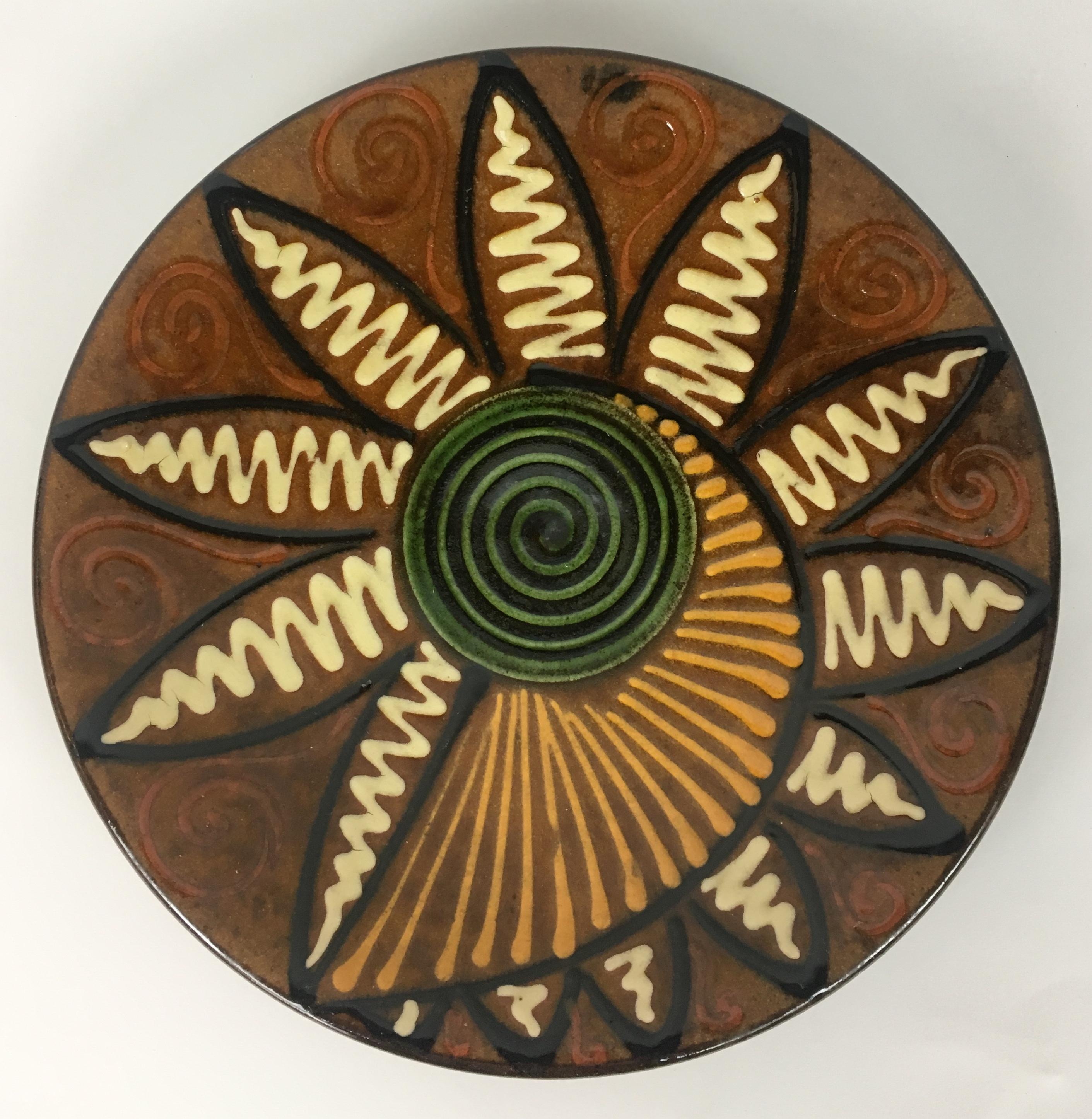 French Mid-20th Century Earthenware Decorative Charger or Ceramic Dish In Good Condition For Sale In Miami, FL