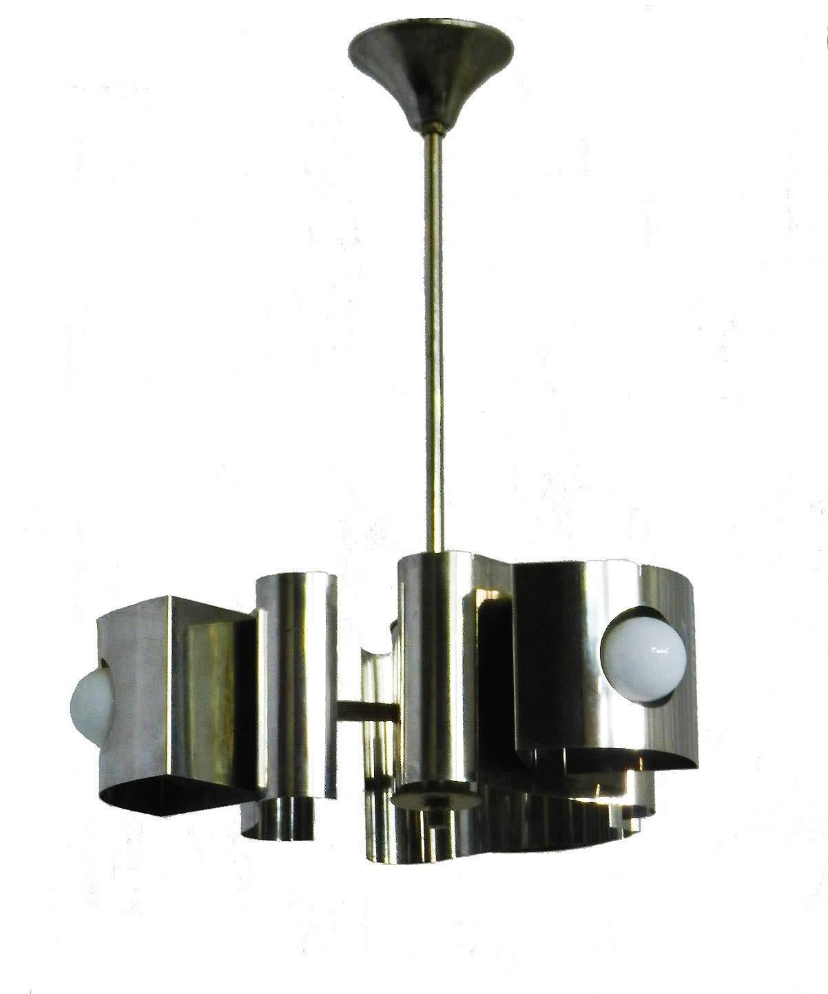 Drei-Licht-Kronleuchter-Metall-Pendelleuchte aus der Mitte des Jahrhunderts (20. Jahrhundert) im Angebot
