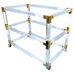 Carrello da bar a tre piani in lucite e ottone della Francia di metà secolo