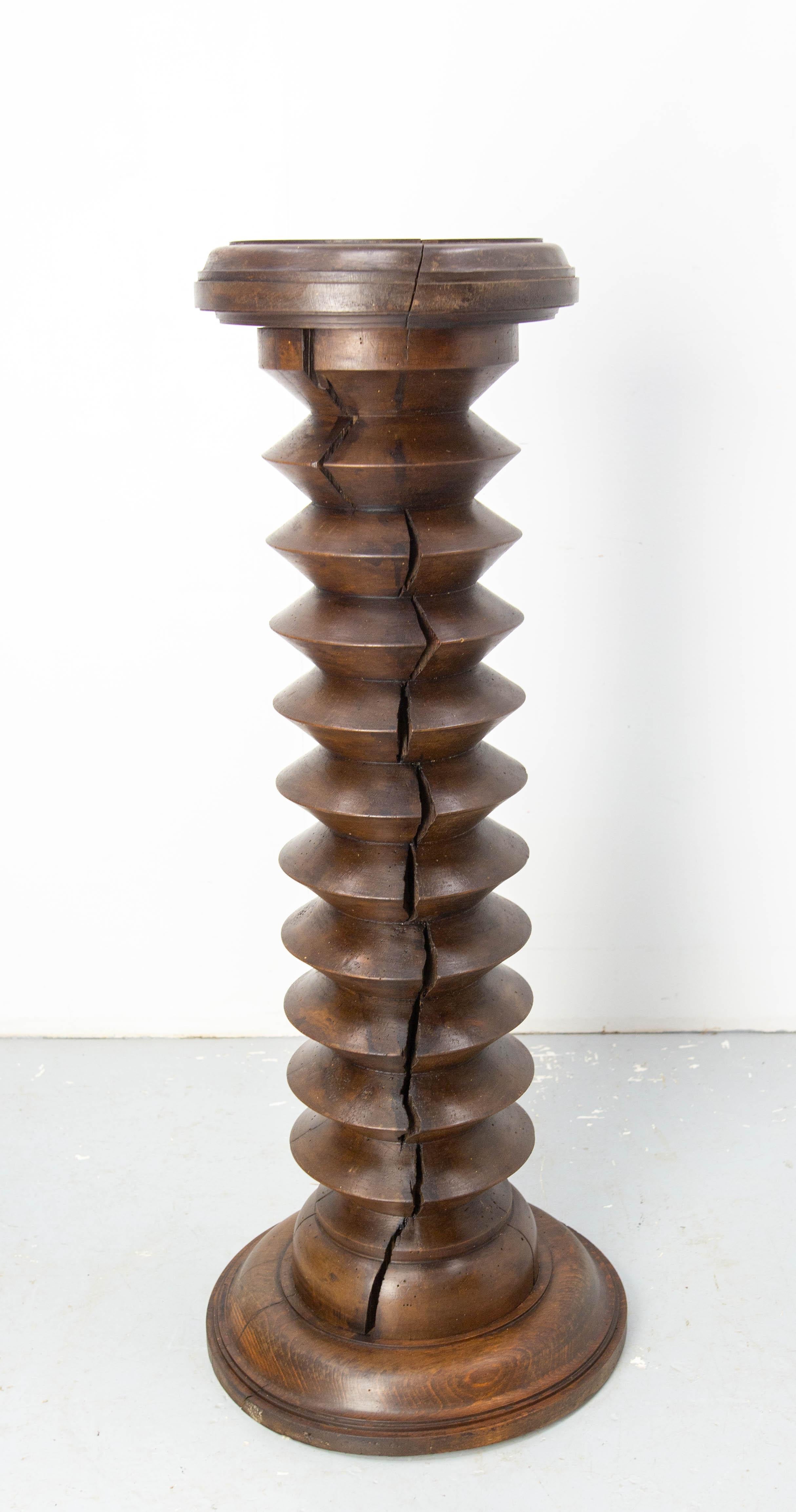 Mid-Century Modern Socle ou porte-plante en hêtre tourné de style français du milieu du siècle dernier  A.I.C., c. 1940 en vente