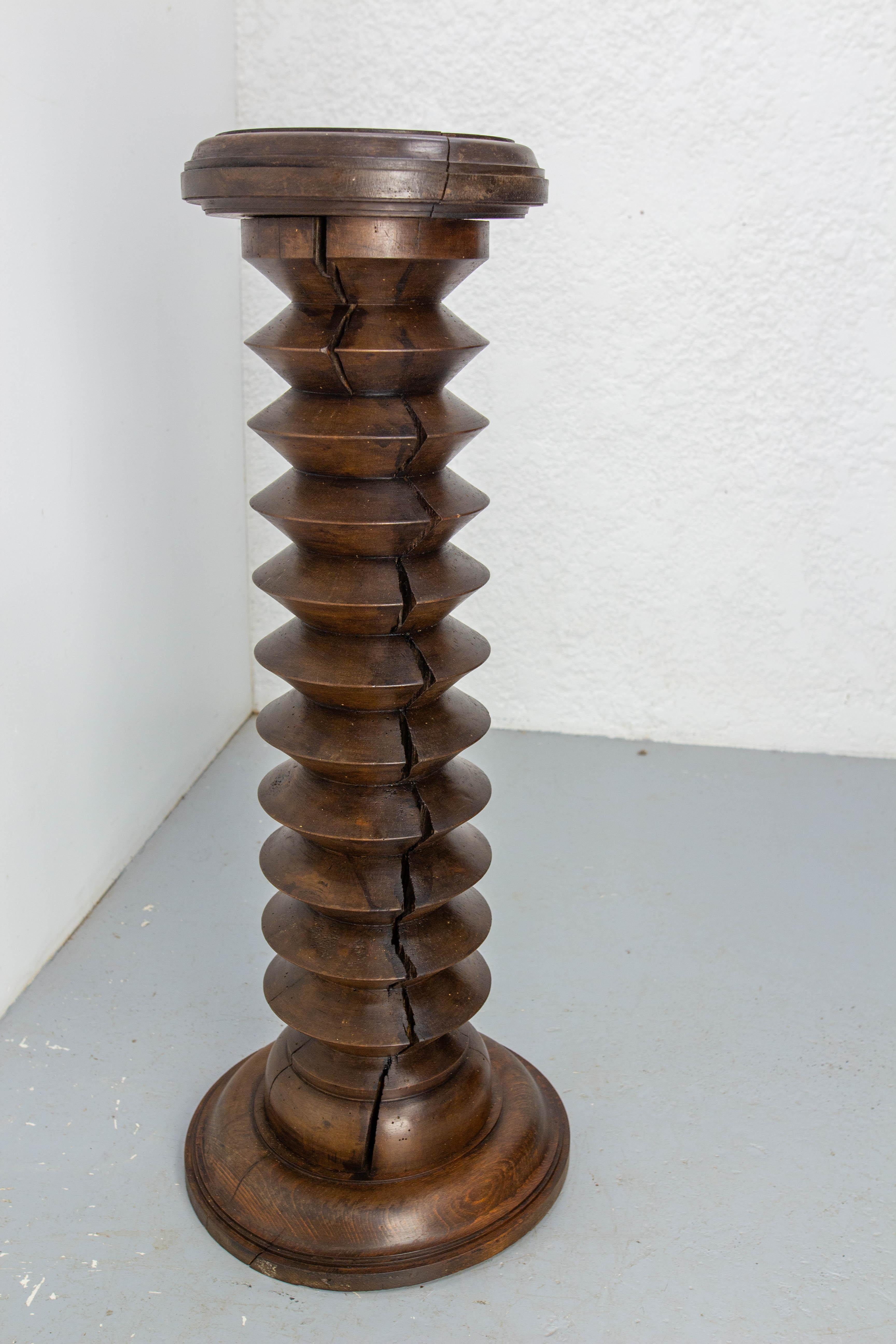 Socle ou porte-plante en hêtre tourné de style français du milieu du siècle dernier  A.I.C., c. 1940 Bon état - En vente à Labrit, Landes