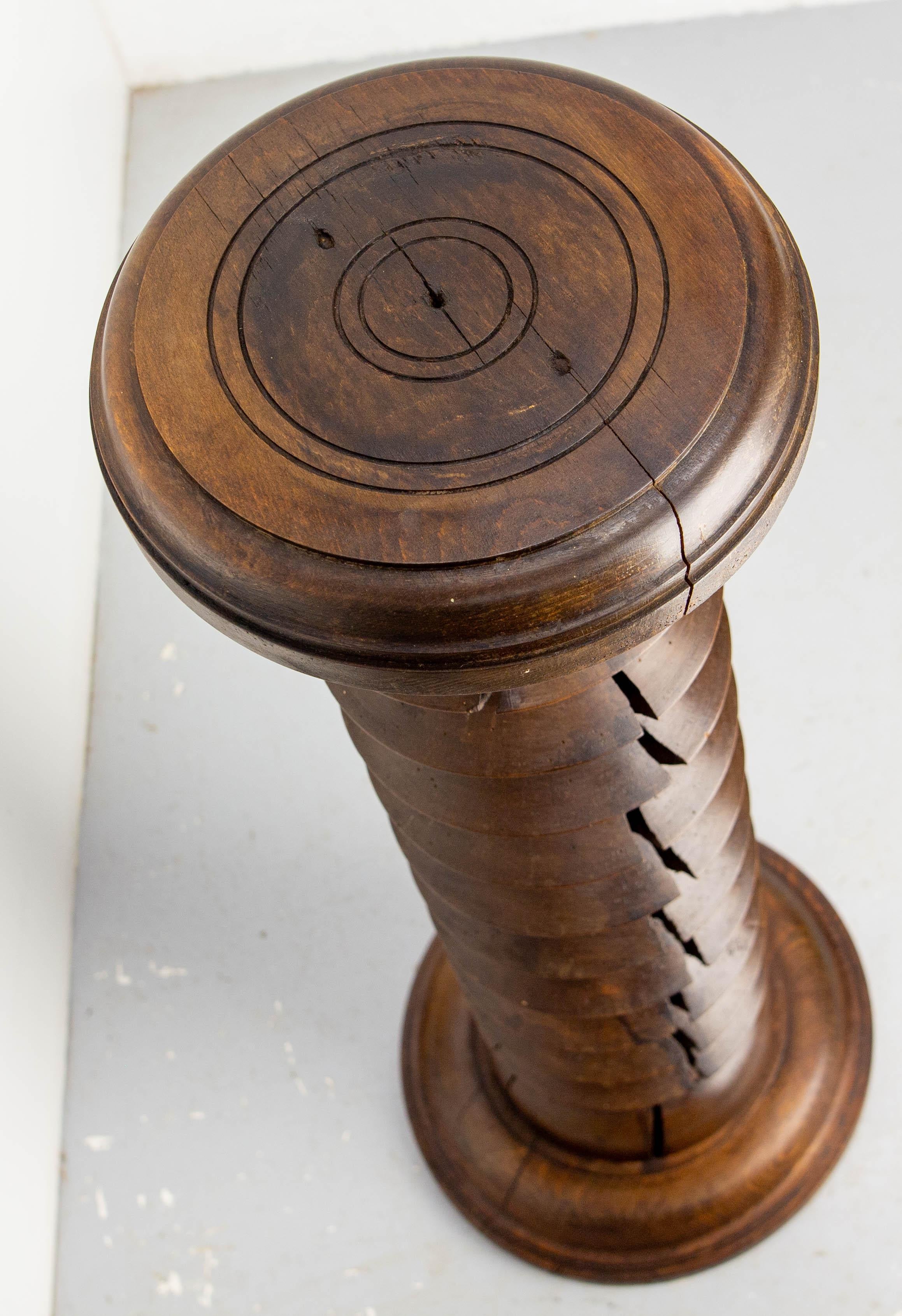 Hêtre Socle ou porte-plante en hêtre tourné de style français du milieu du siècle dernier  A.I.C., c. 1940 en vente