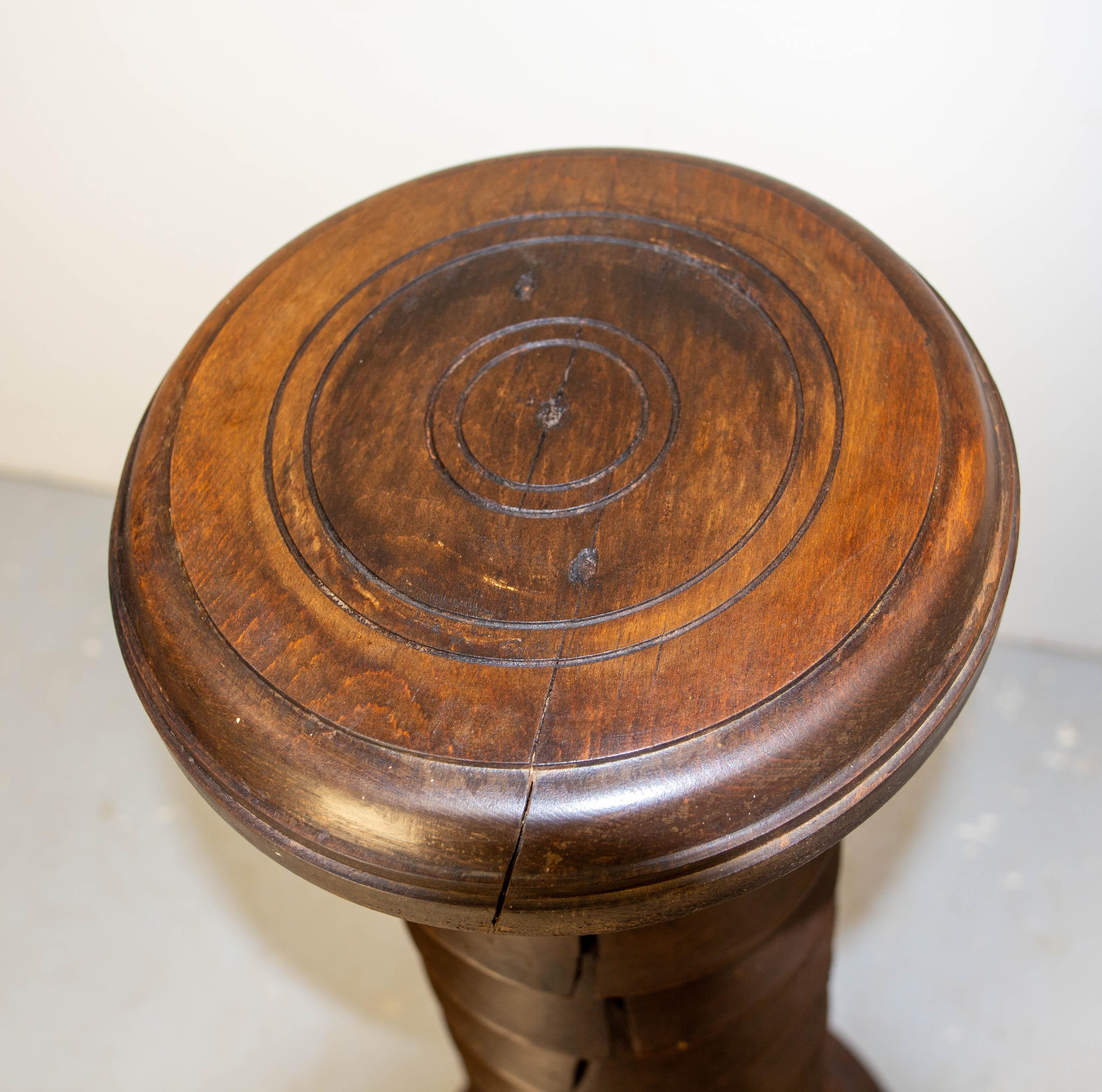 Socle ou porte-plante en hêtre tourné de style français du milieu du siècle dernier  A.I.C., c. 1940 en vente 1