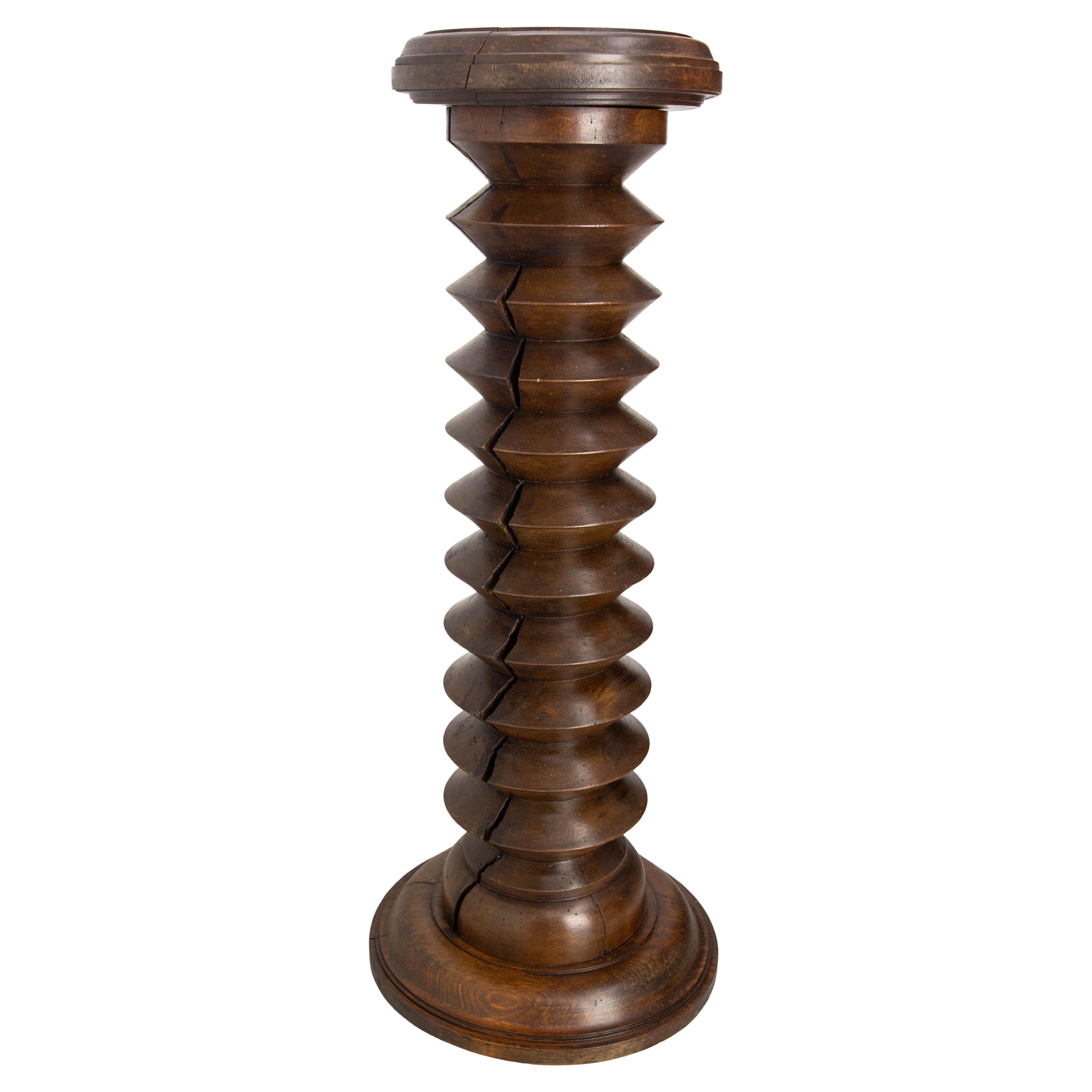 Socle ou porte-plante en hêtre tourné de style français du milieu du siècle dernier  A.I.C., c. 1940 en vente