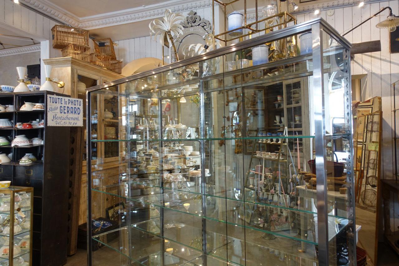 20th Century French Midcentury Vintage Chrome, Glass, Mirrored Display Cabinet