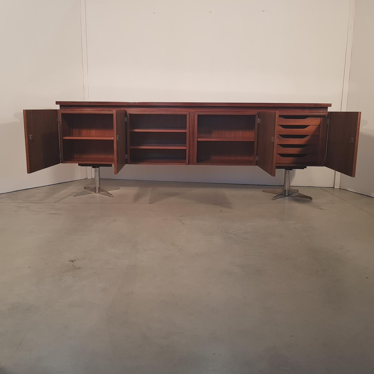 French Midcentury Walnut Sideboard, 1970s In Good Condition For Sale In Budapest, Budapest