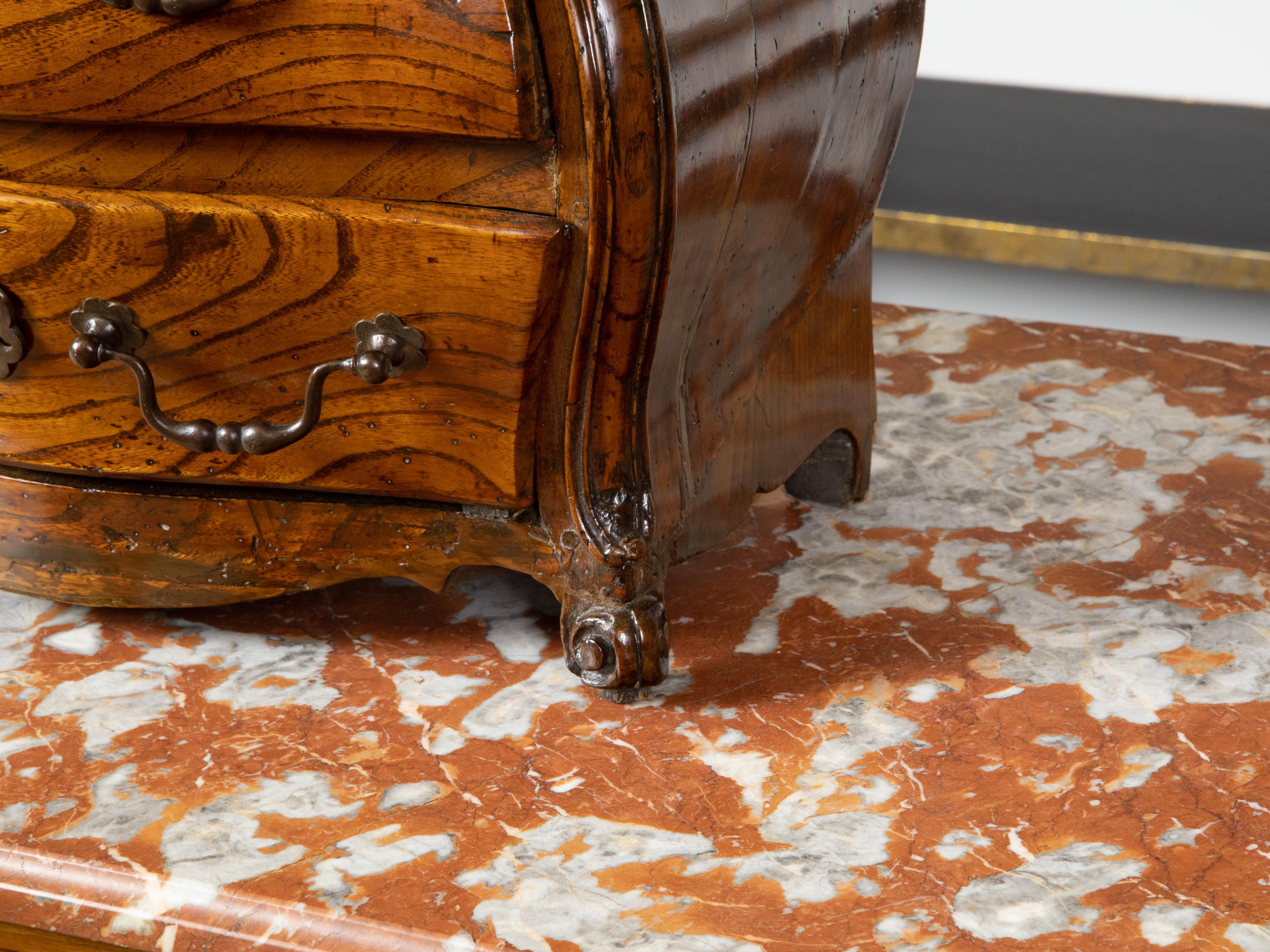 Commode francese in miniatura Bombé in noce, XIX secolo in vendita 3